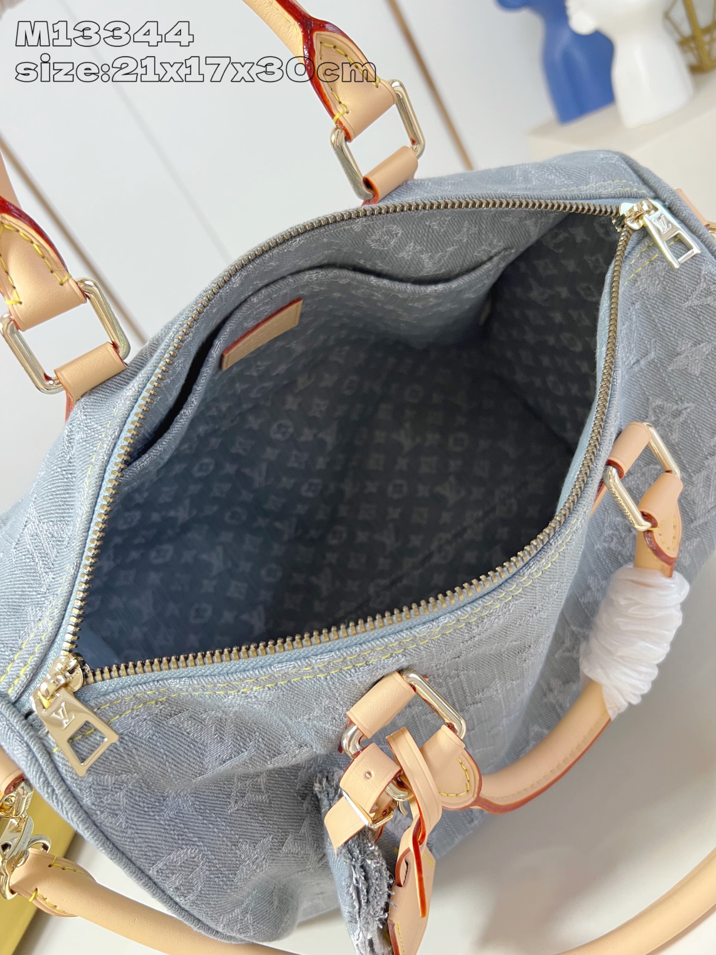 【顶级原单 M13344 】本款 Speedy Soft 30 手袋依托路易威登精湛漂白工艺，于棉布表面