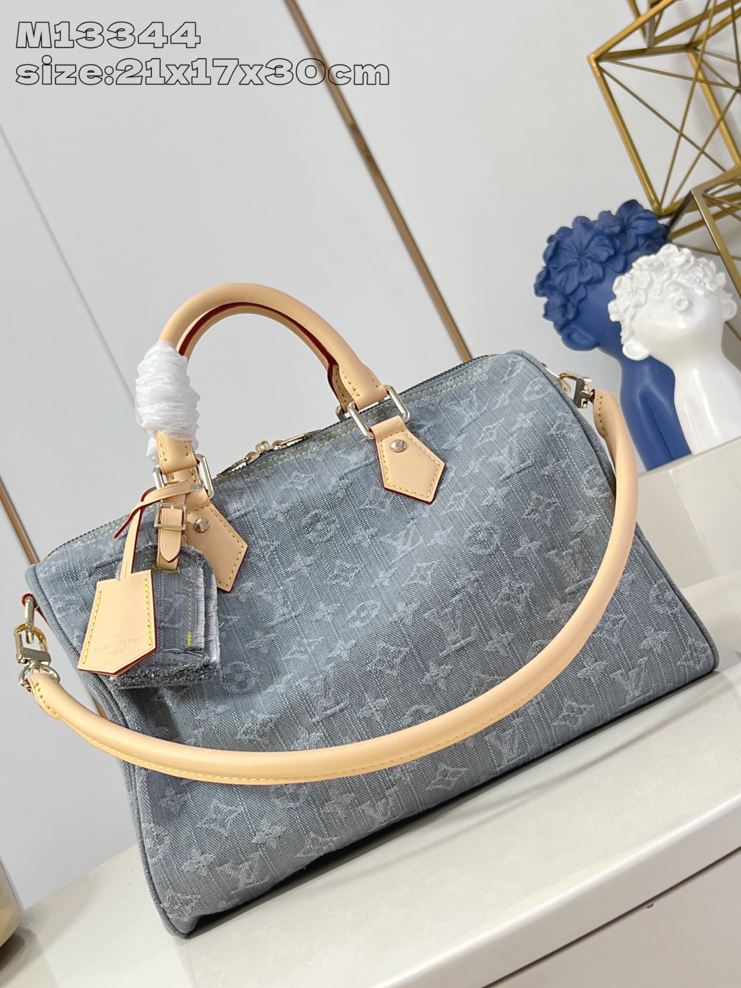 【顶级原单 M13344 】本款 Speedy Soft 30 手袋依托路易威登精湛漂白工艺，于棉布表面