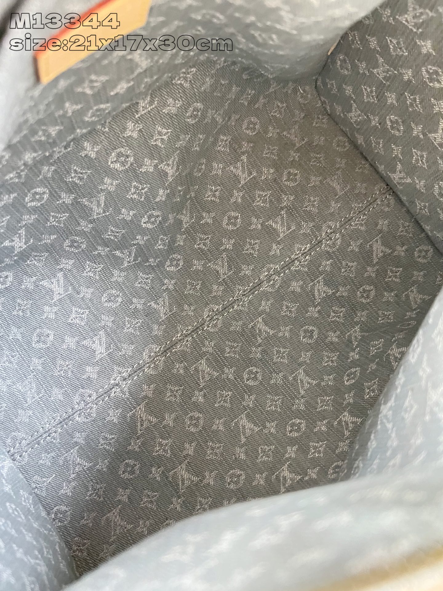 【顶级原单 M13344 】本款 Speedy Soft 30 手袋依托路易威登精湛漂白工艺，于棉布表面