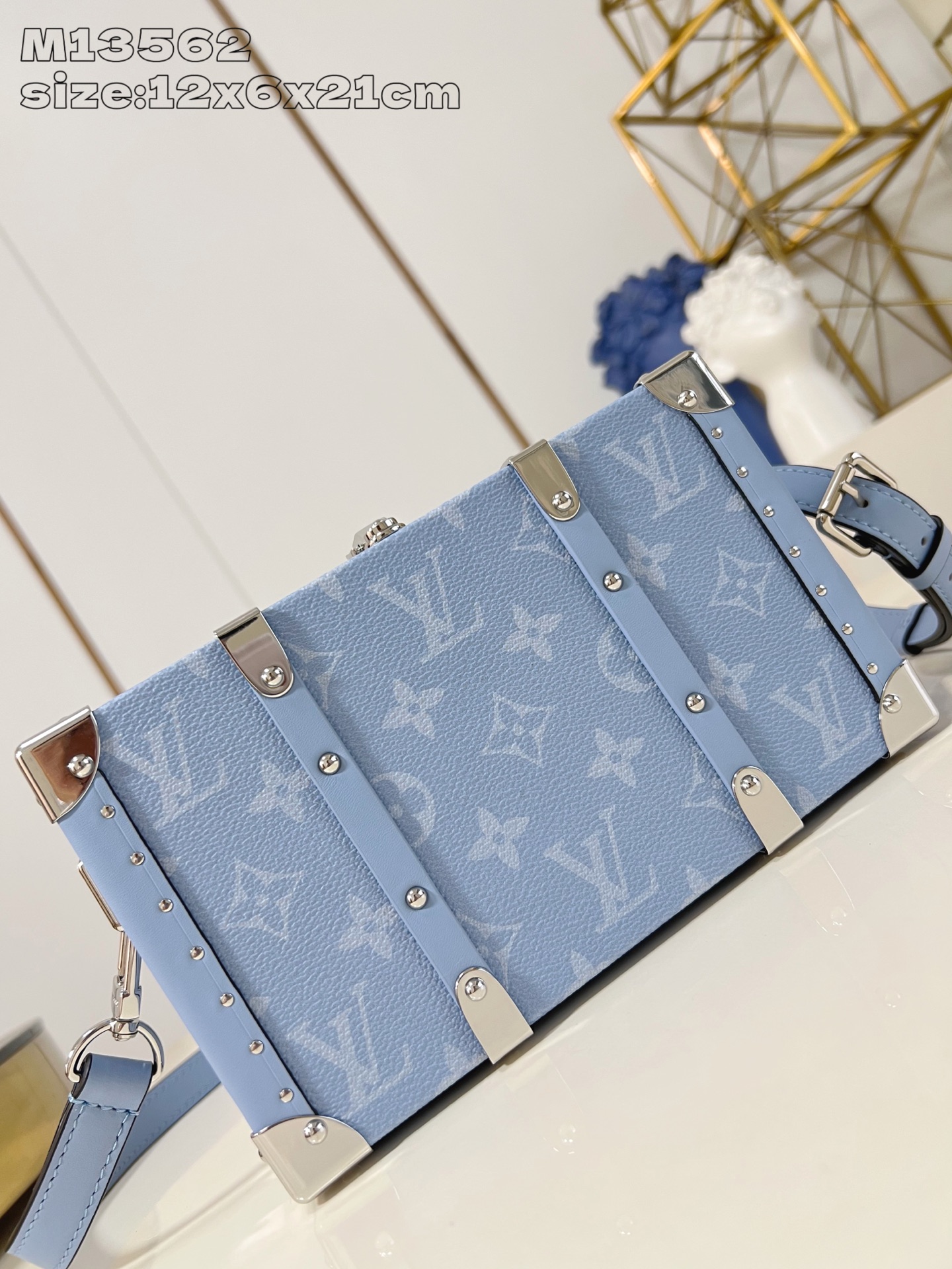 【顶级原单 M13562蓝 】本款 Wallet Trunk Taigarama 手袋取材 Monogr