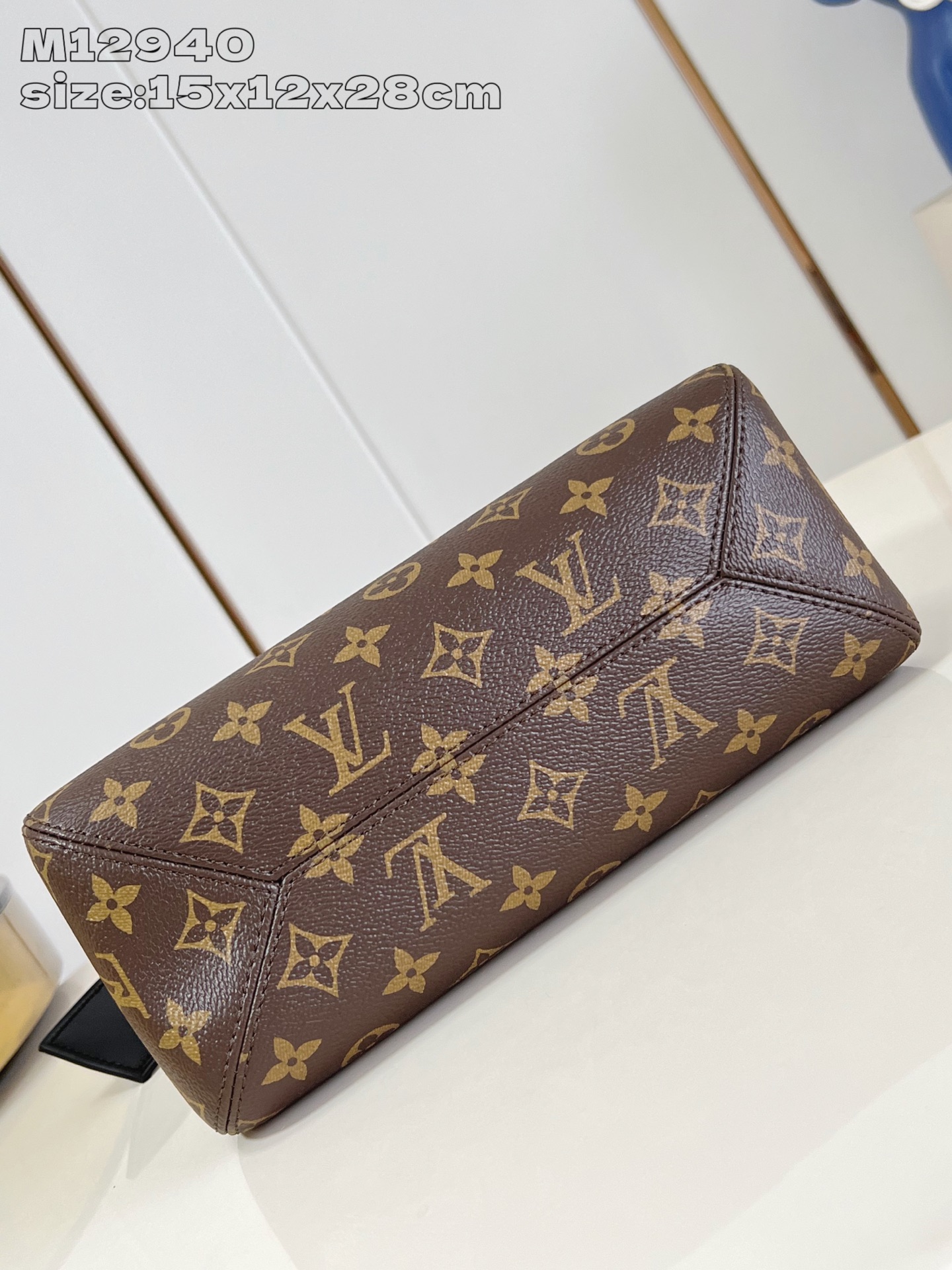 【顶级原单 M12940 】本款 The Drop 小号手袋向 2018 年问世的 Flower Hob