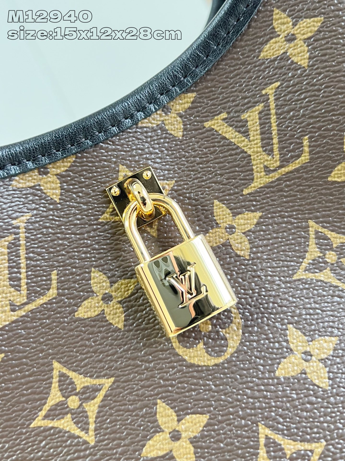 【顶级原单 M12940 】本款 The Drop 小号手袋向 2018 年问世的 Flower Hob