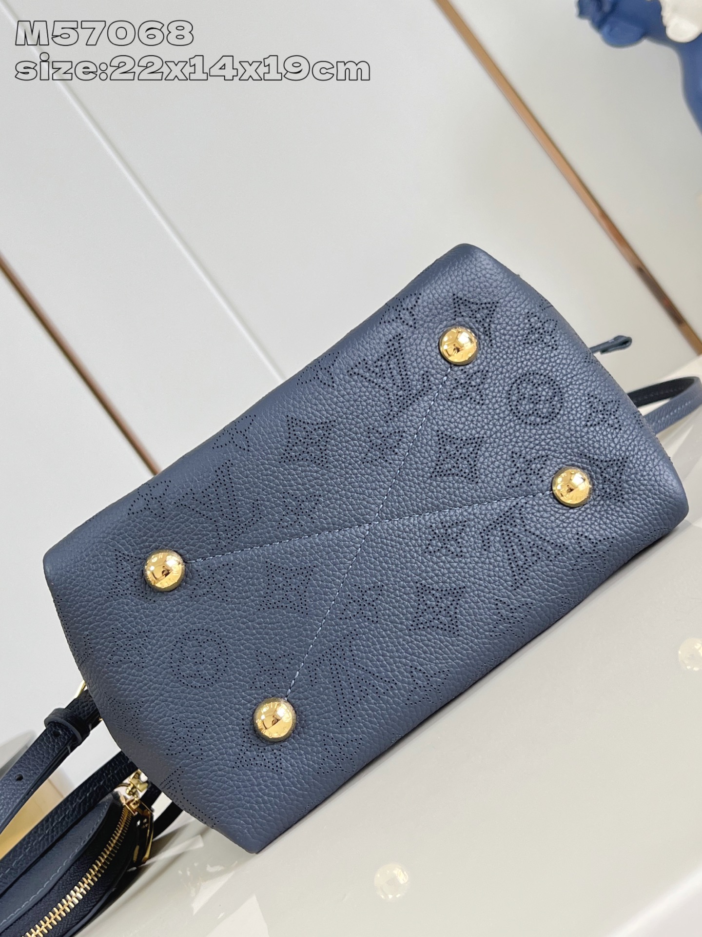 【顶级原单 M57068深蓝 】M14315 本款 Bella 手袋为 Monogram 镂花穿孔皮革渲