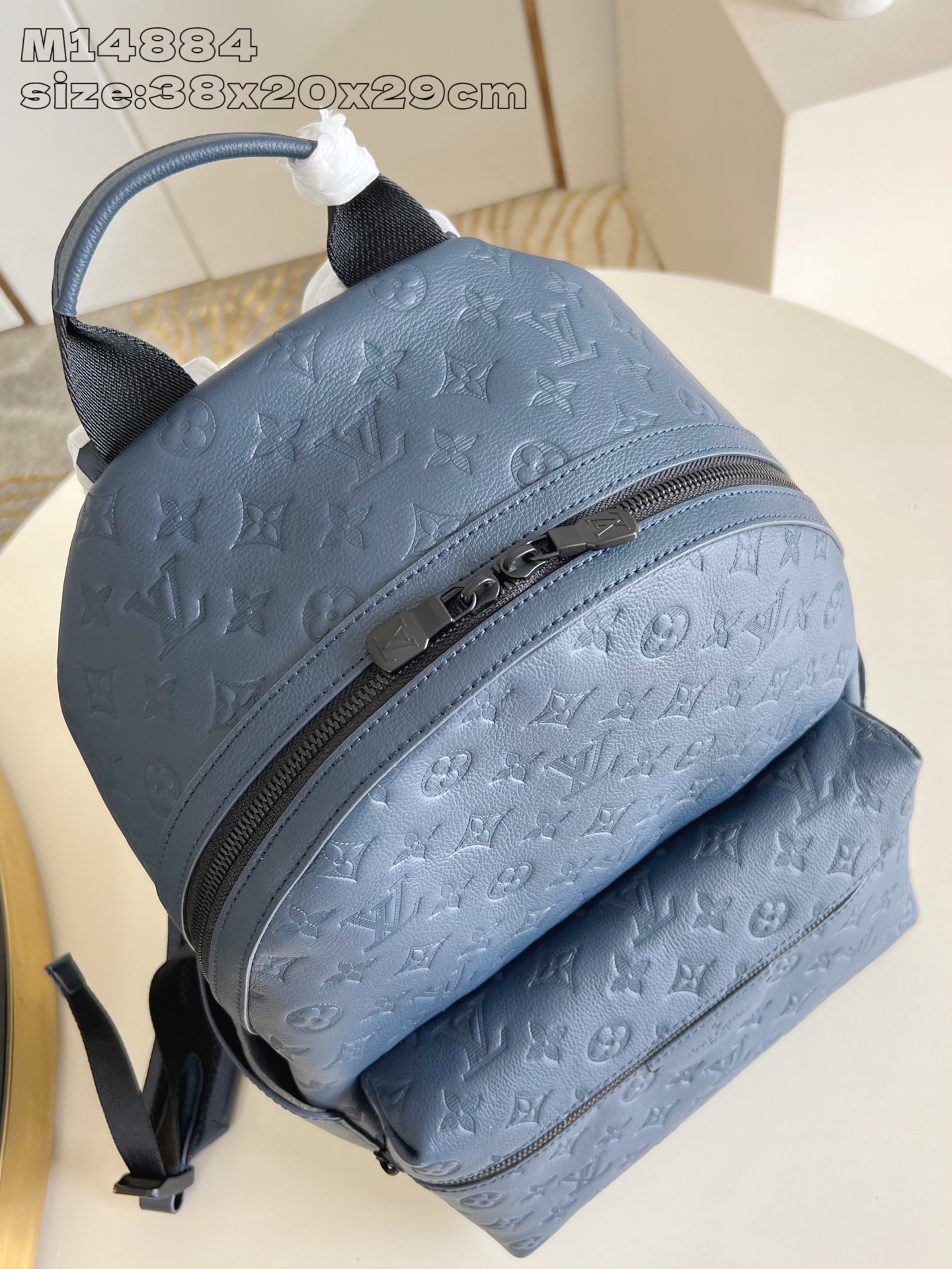 【顶级原单 M14884 】本款 Discovery 小号双肩包以 Monogram Shadow 压纹