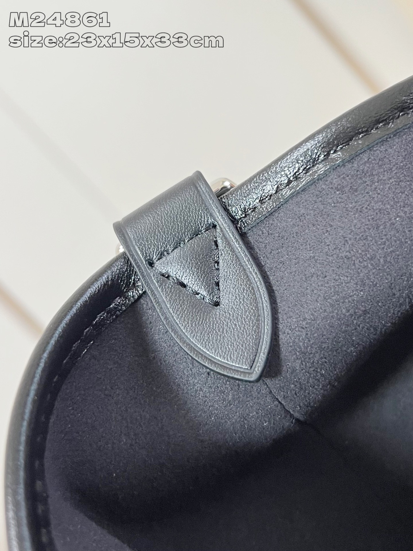 【顶级原单 M24861黑】 本款 CarryAll Cargo Vibe 小号手袋为羊皮革浸染素雅色调