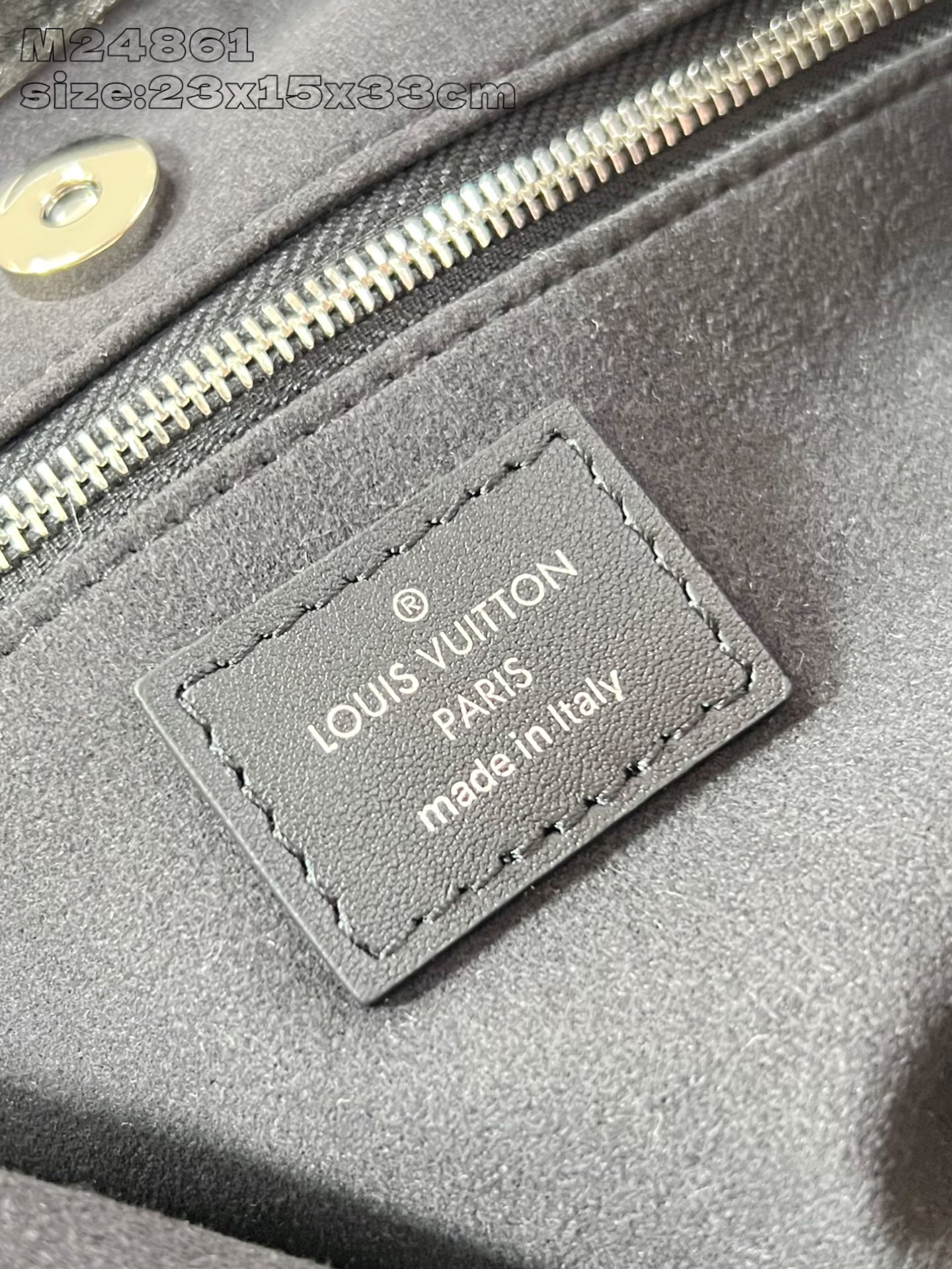 【顶级原单 M24861黑】 本款 CarryAll Cargo Vibe 小号手袋为羊皮革浸染素雅色调