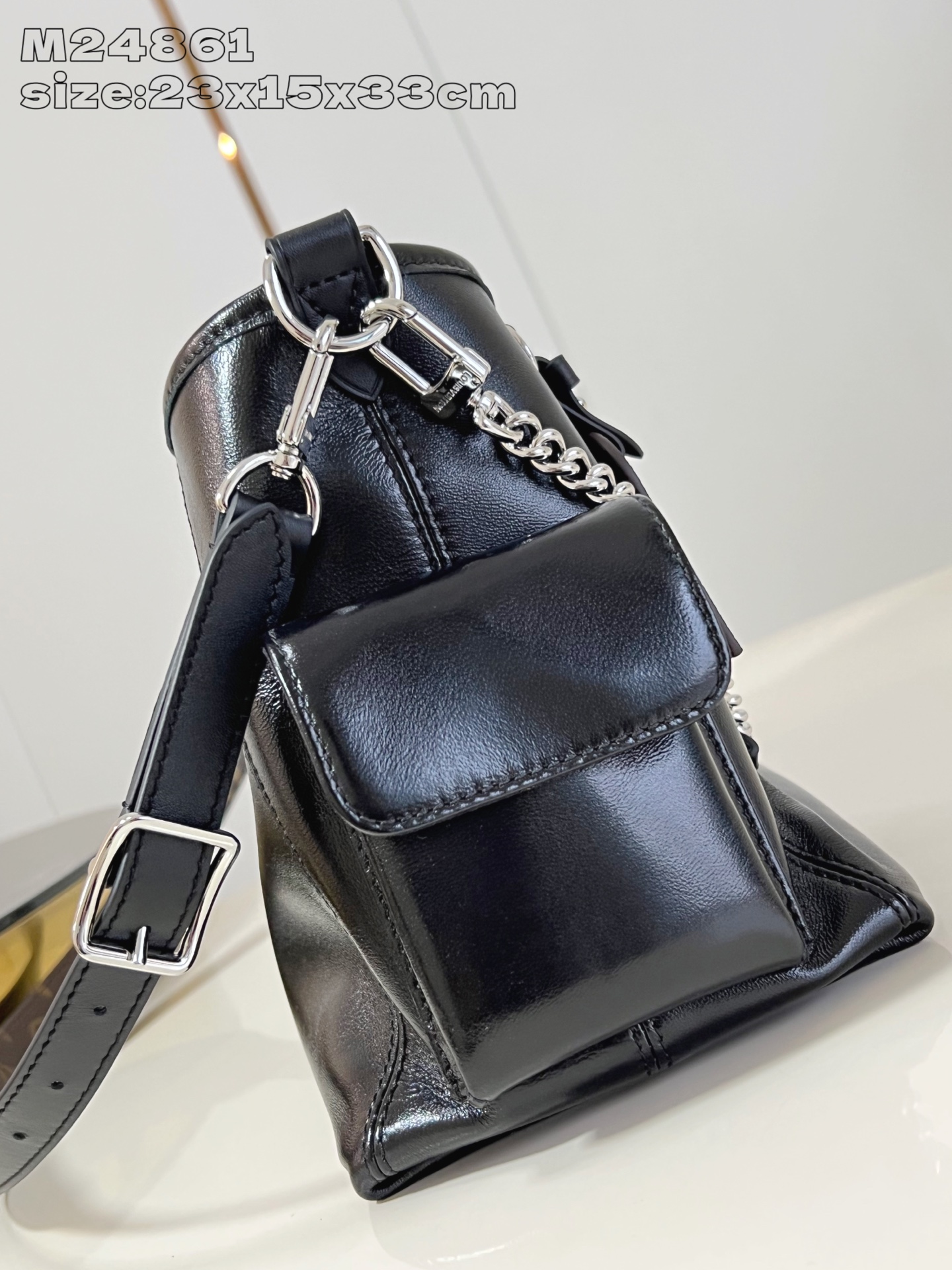 【顶级原单 M24861黑】 本款 CarryAll Cargo Vibe 小号手袋为羊皮革浸染素雅色调