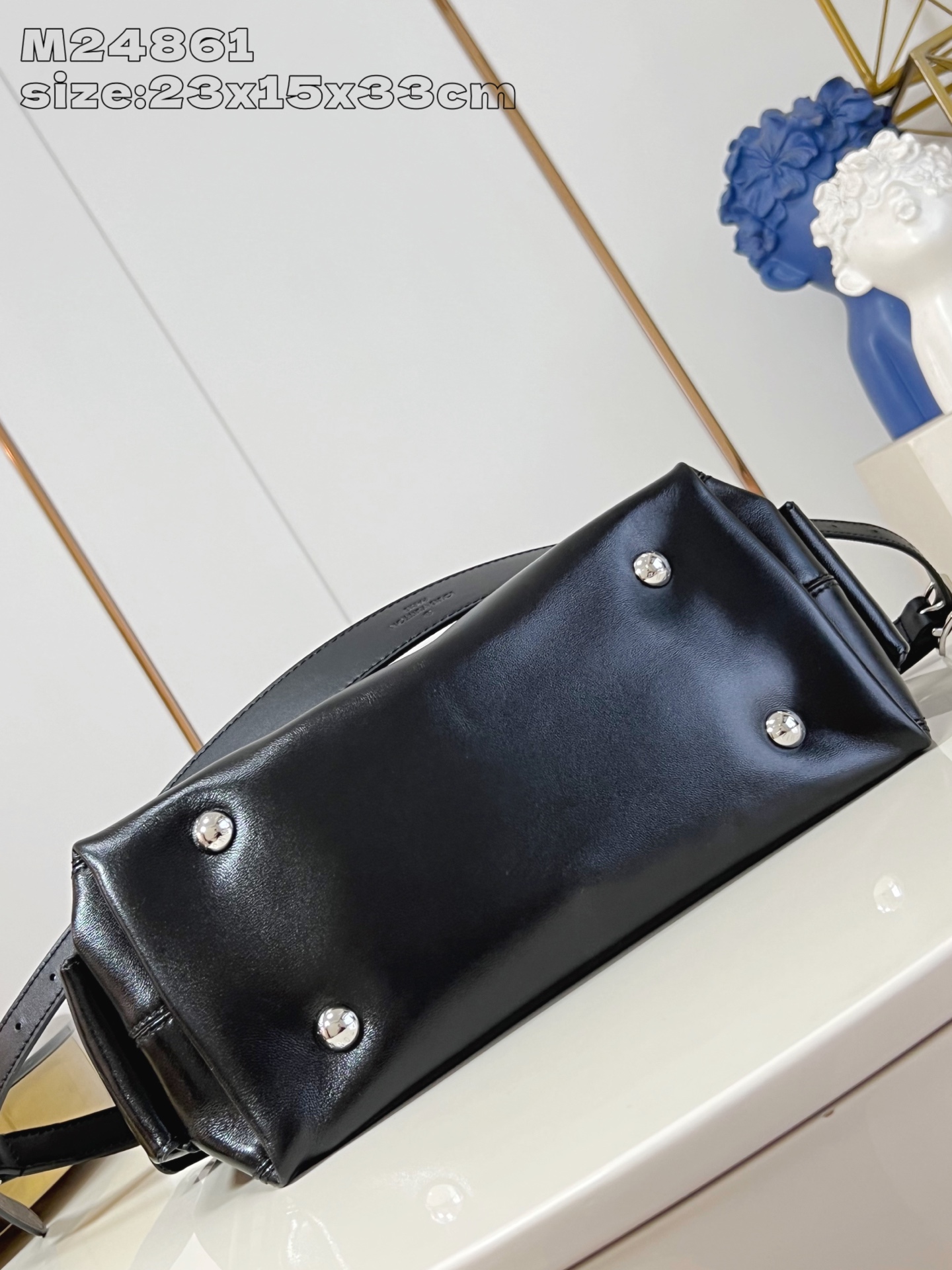 【顶级原单 M24861黑】 本款 CarryAll Cargo Vibe 小号手袋为羊皮革浸染素雅色调