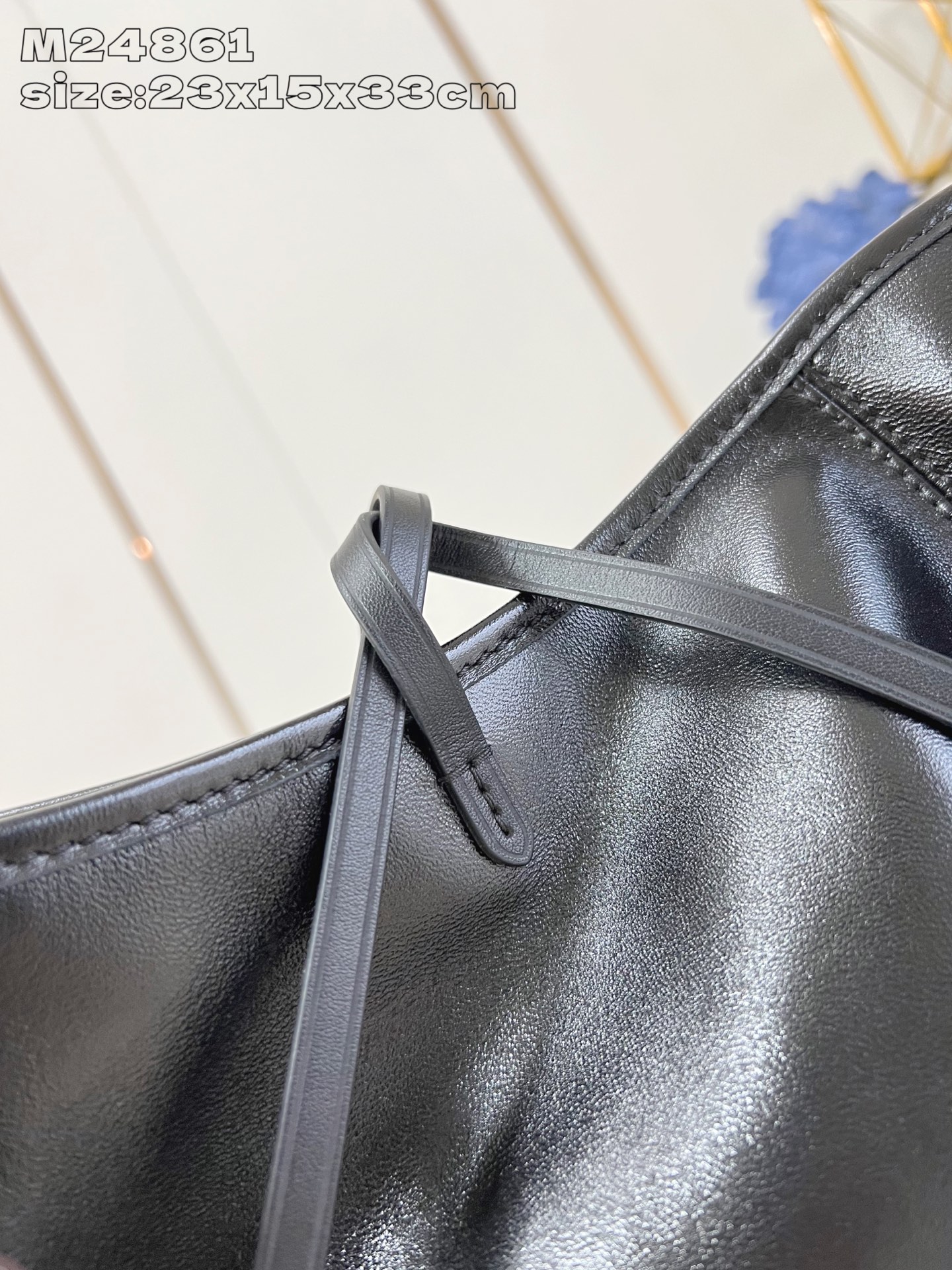 【顶级原单 M24861黑】 本款 CarryAll Cargo Vibe 小号手袋为羊皮革浸染素雅色调