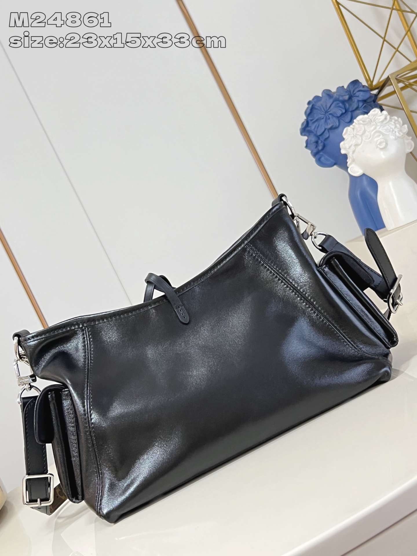 【顶级原单 M24861黑】 本款 CarryAll Cargo Vibe 小号手袋为羊皮革浸染素雅色调