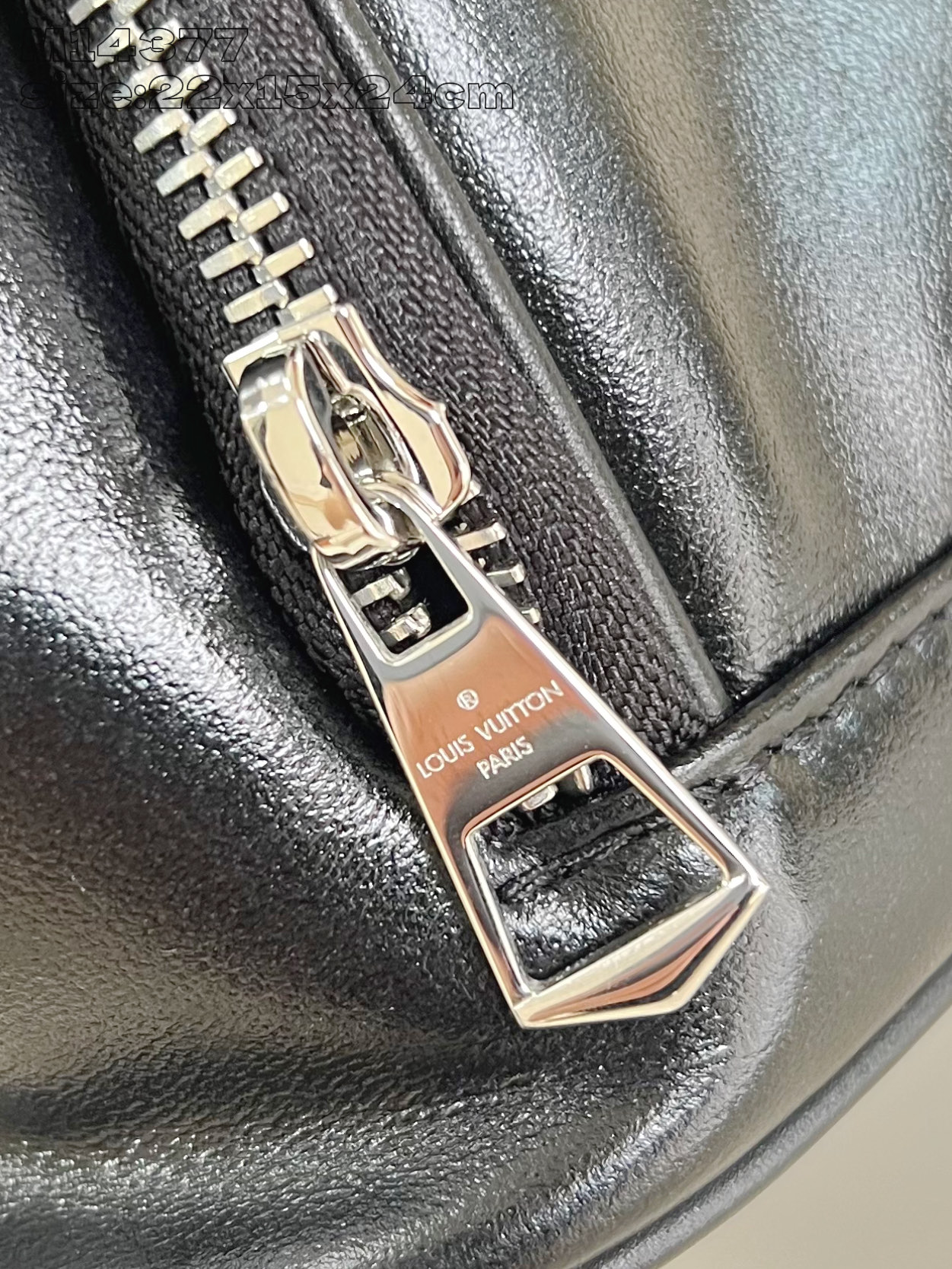 【顶级原单 M14377 】No Way 手袋出自 LV Vibe 系列，为羊皮革融入莹泽金属件，以摩登