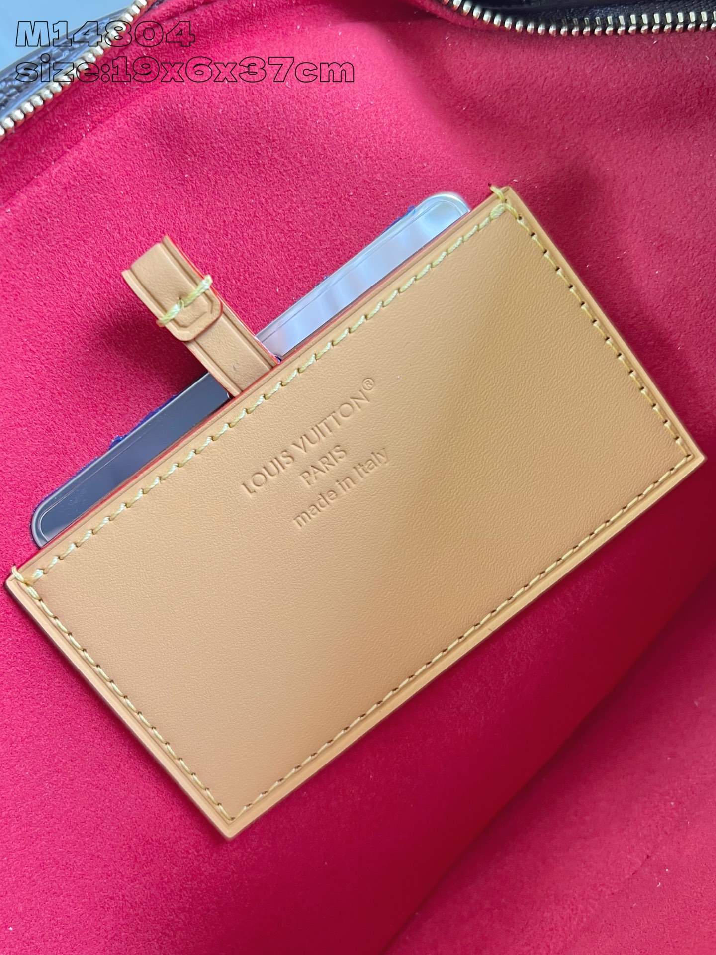 【顶级原单 M14804 】LV Fan 手袋取材 Monogram 帆布，以别致设计亮相 2025 春