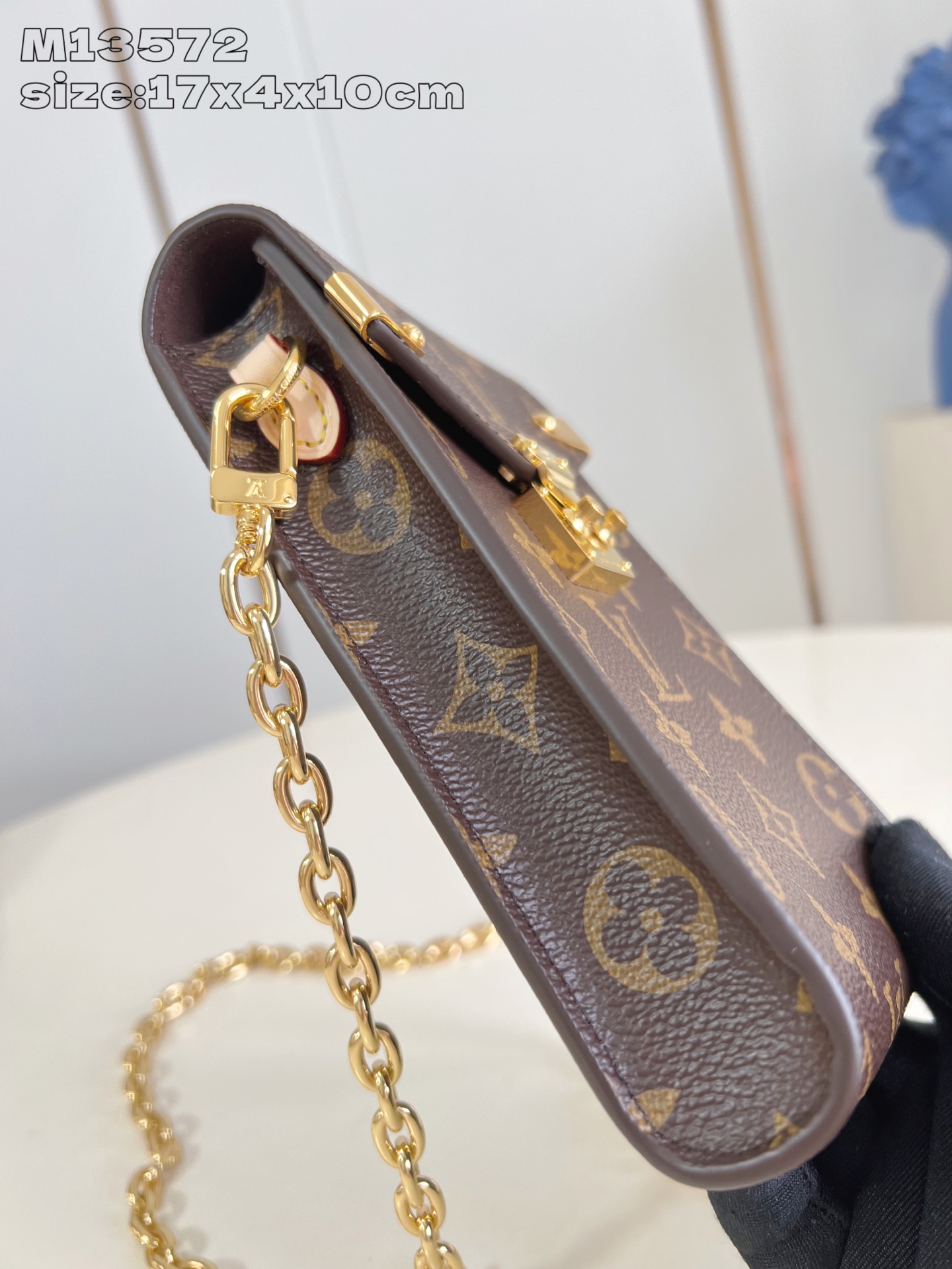 【顶级原单 M13572 】本款 Métis 手机包向路易威登经典行李箱采撷灵感，以整片 Monogra