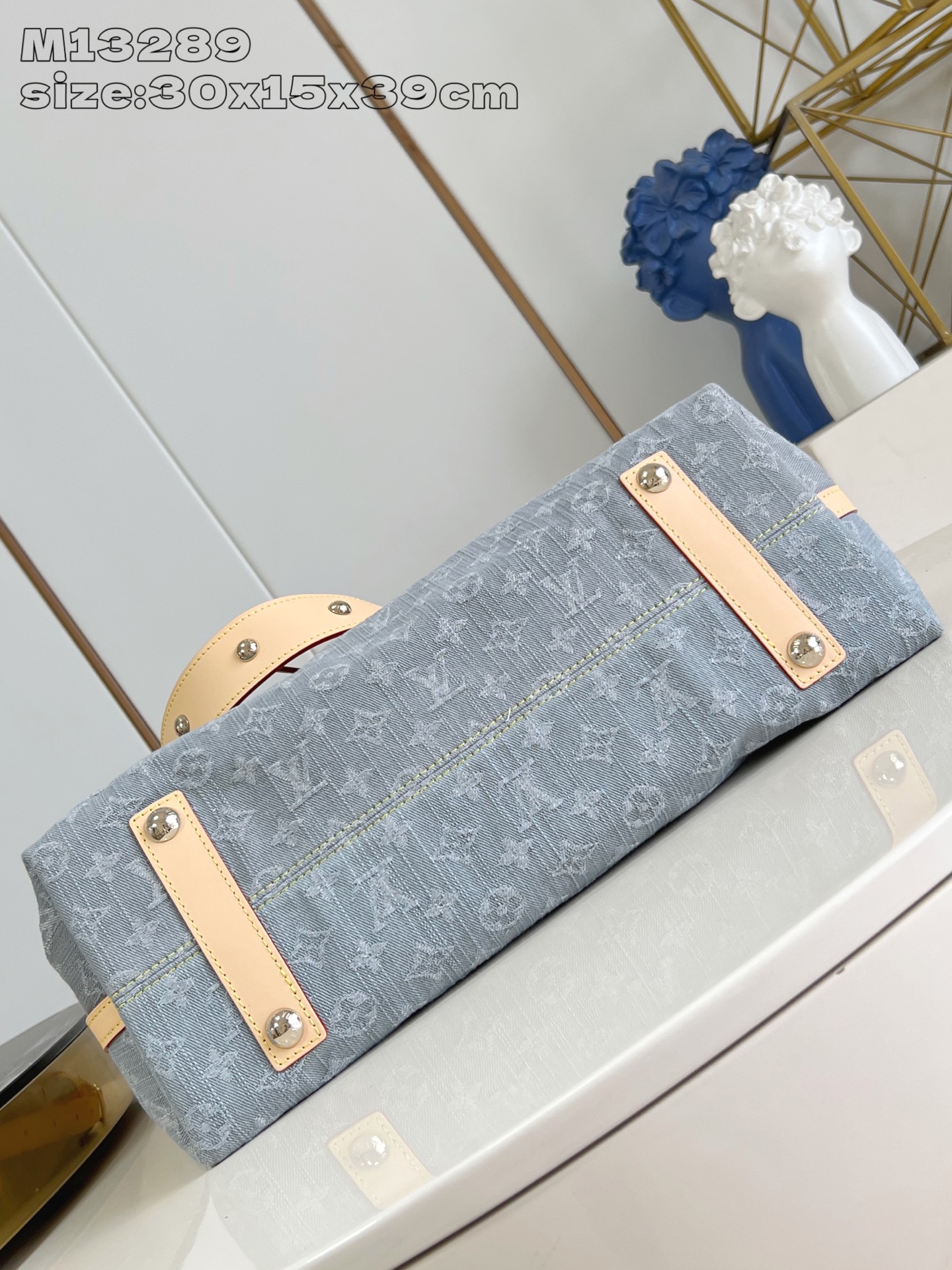 【顶级原单 M13289 】本款 CarryAll 中号手袋令诞生于 2005 年的 Monogram 