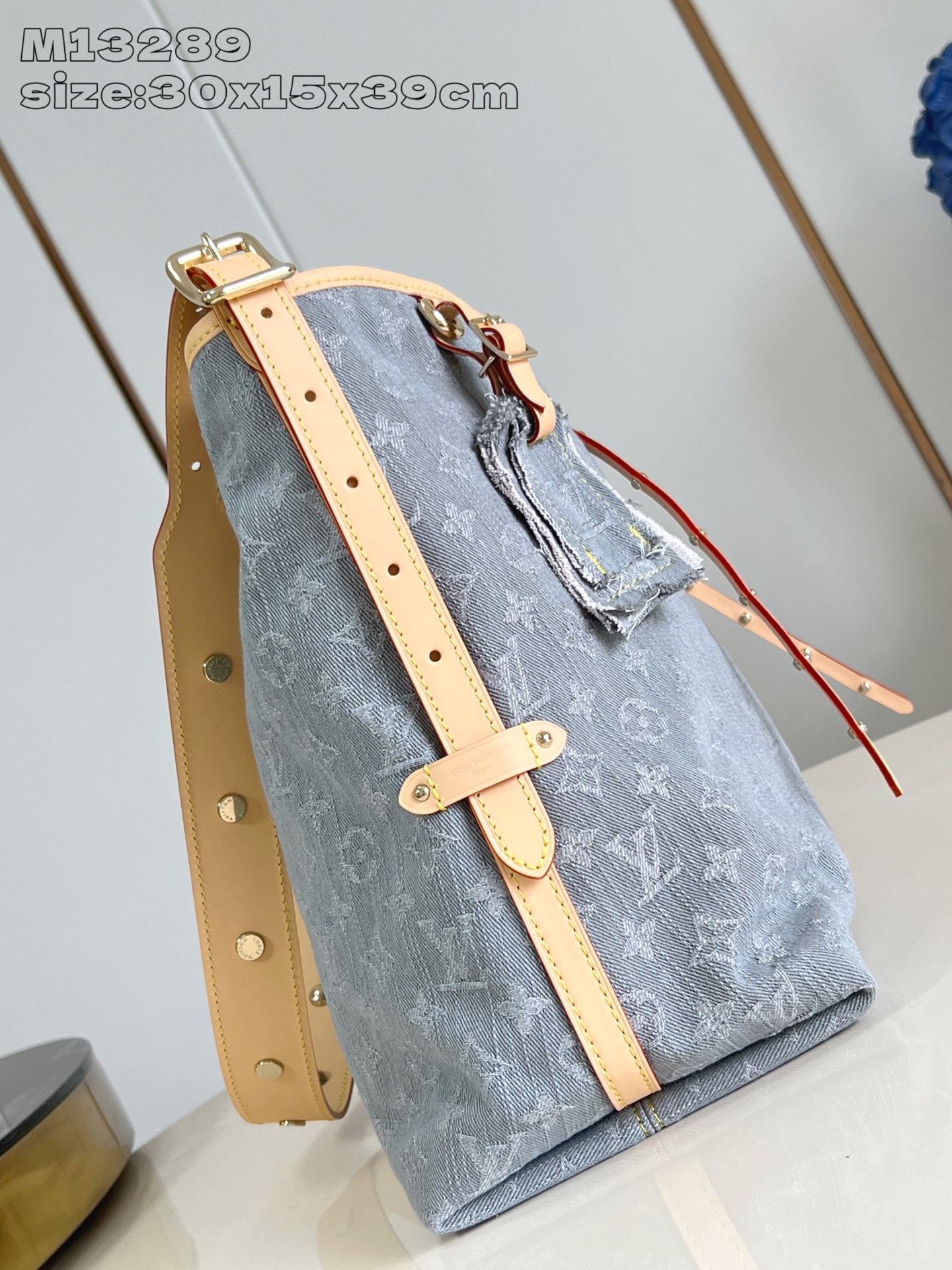 【顶级原单 M13289 】本款 CarryAll 中号手袋令诞生于 2005 年的 Monogram 