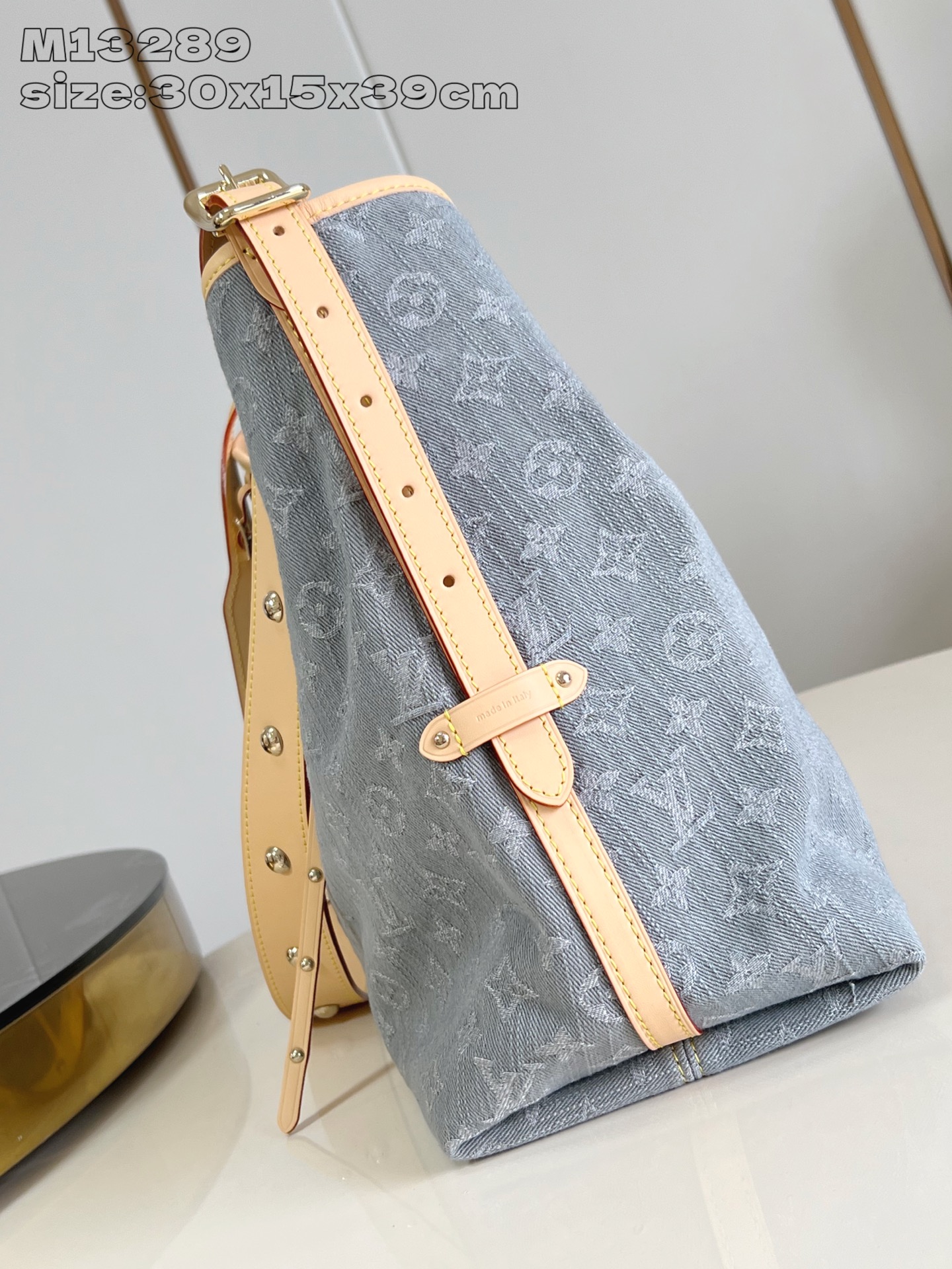 【顶级原单 M13289 】本款 CarryAll 中号手袋令诞生于 2005 年的 Monogram 