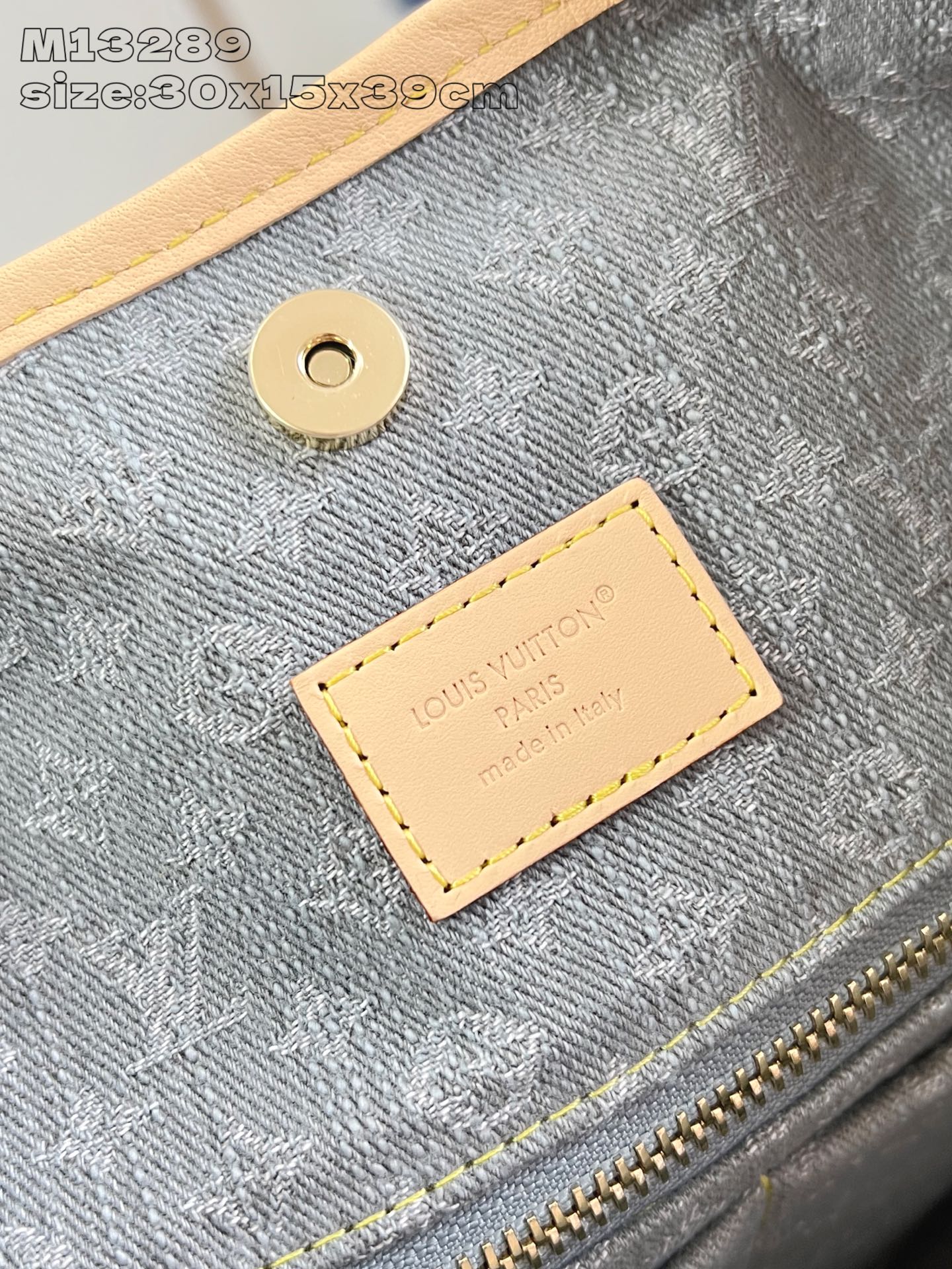 【顶级原单 M13289 】本款 CarryAll 中号手袋令诞生于 2005 年的 Monogram 