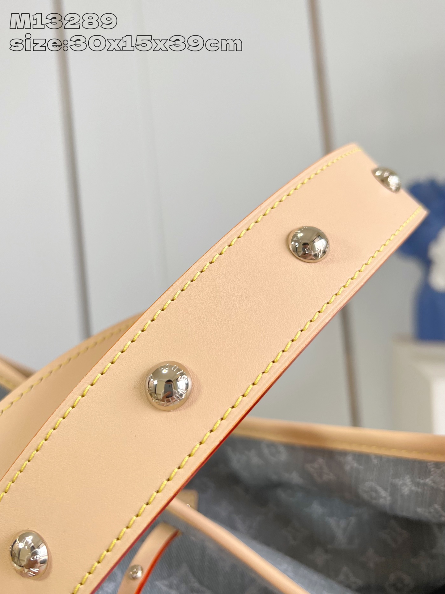 【顶级原单 M13289 】本款 CarryAll 中号手袋令诞生于 2005 年的 Monogram 