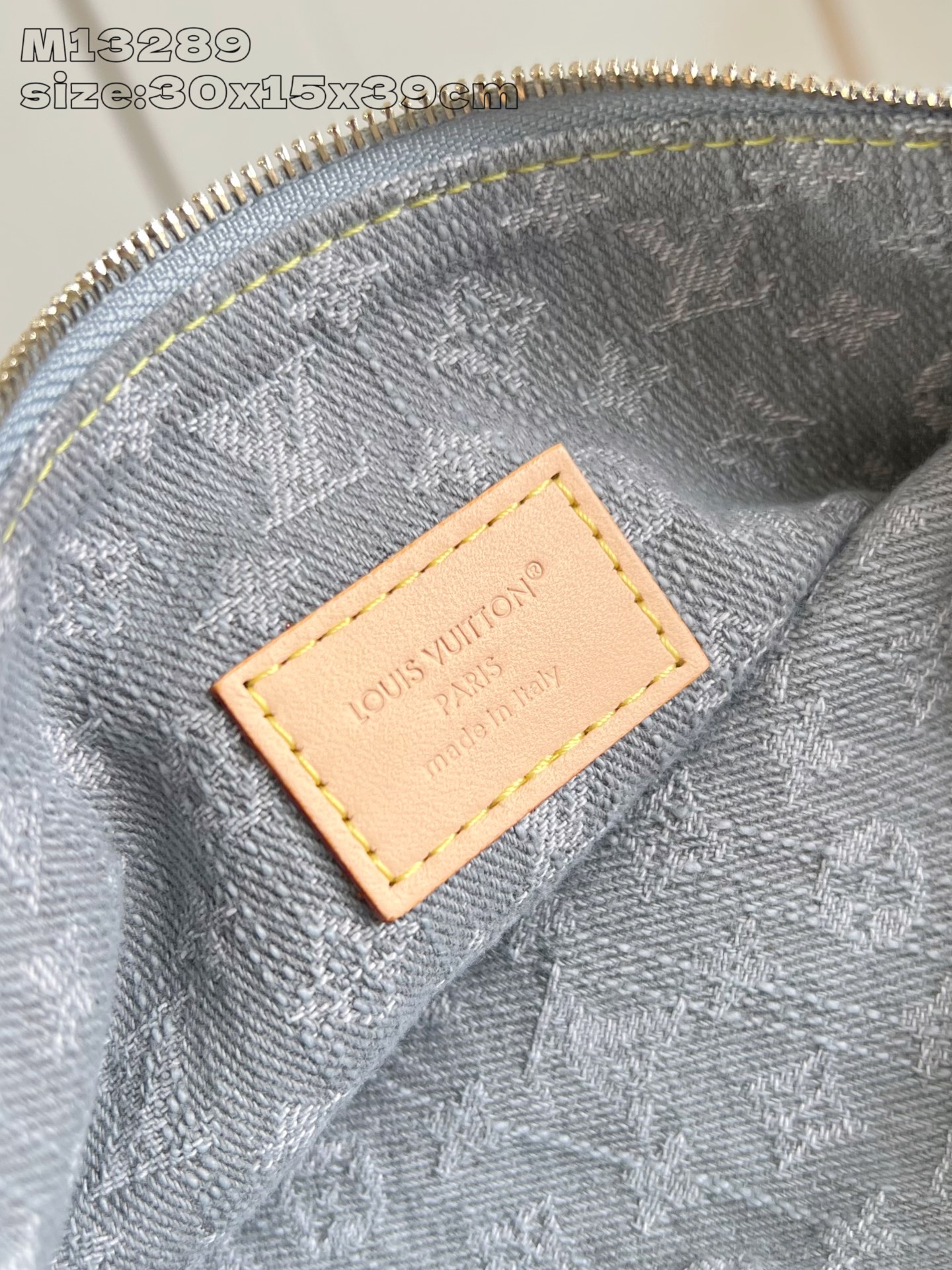 【顶级原单 M13289 】本款 CarryAll 中号手袋令诞生于 2005 年的 Monogram 