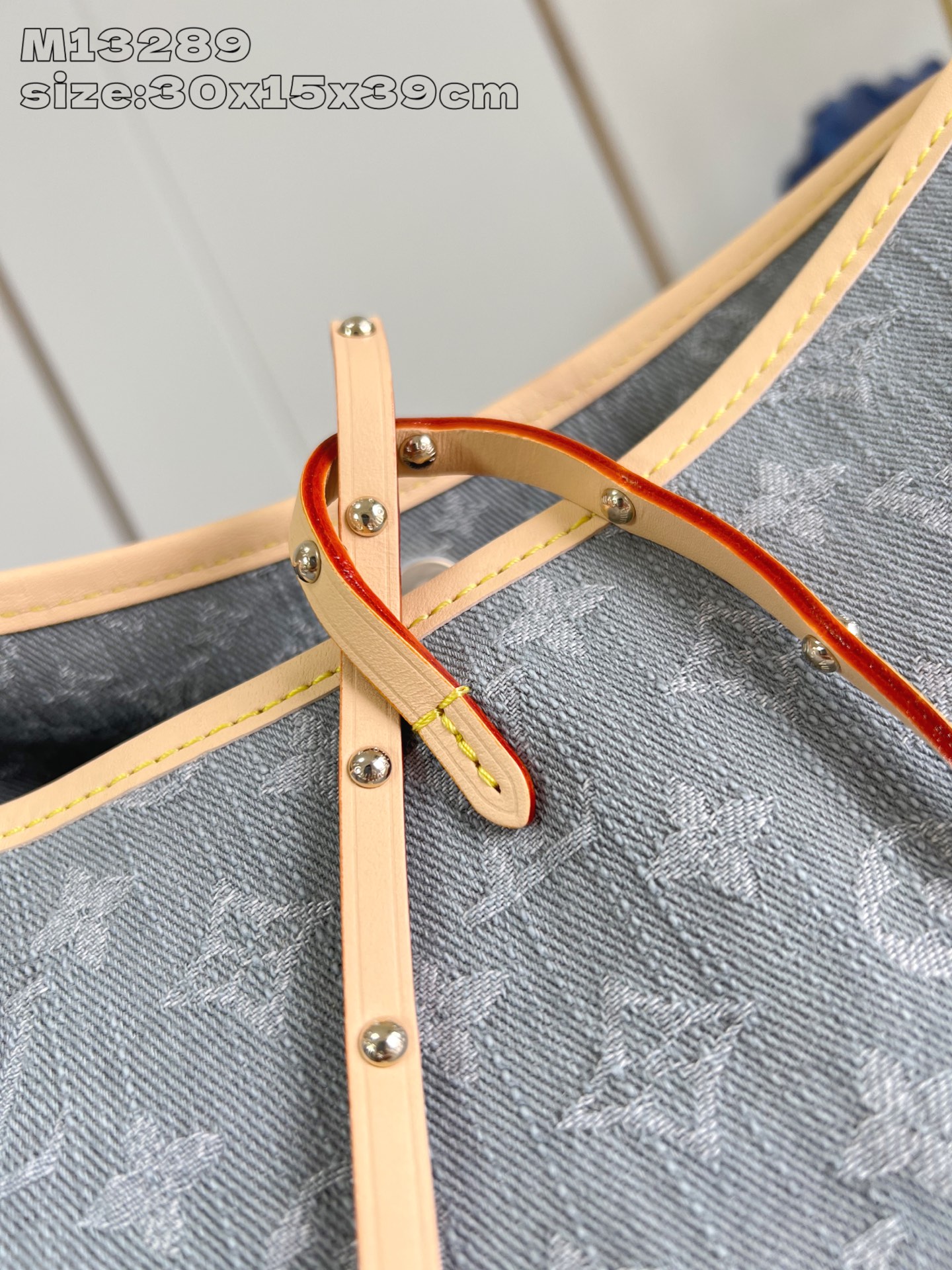 【顶级原单 M13289 】本款 CarryAll 中号手袋令诞生于 2005 年的 Monogram 