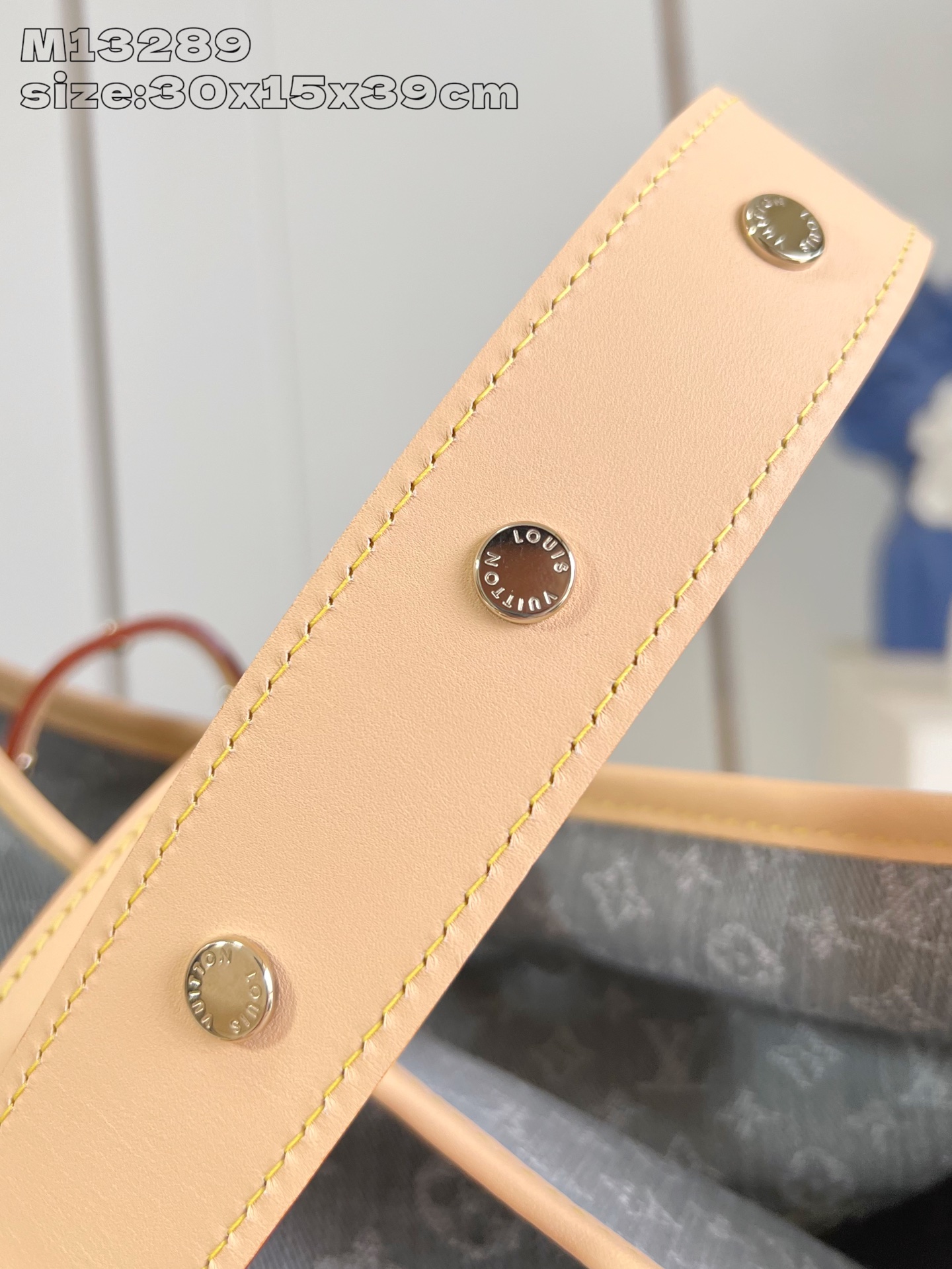 【顶级原单 M13289 】本款 CarryAll 中号手袋令诞生于 2005 年的 Monogram 