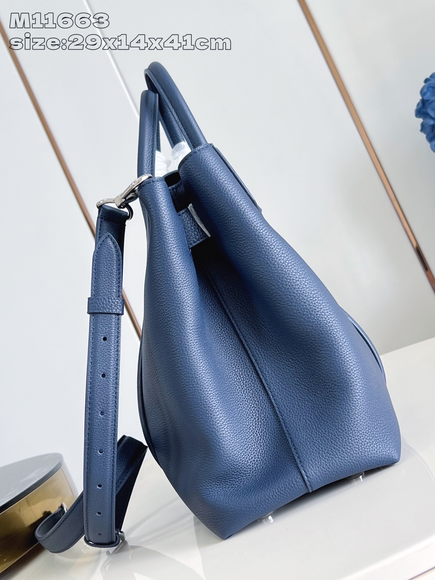 【顶级原单 M11663宝蓝 】本款 Georges Tote 手袋以路易威登创始人之子命名，依托品牌精