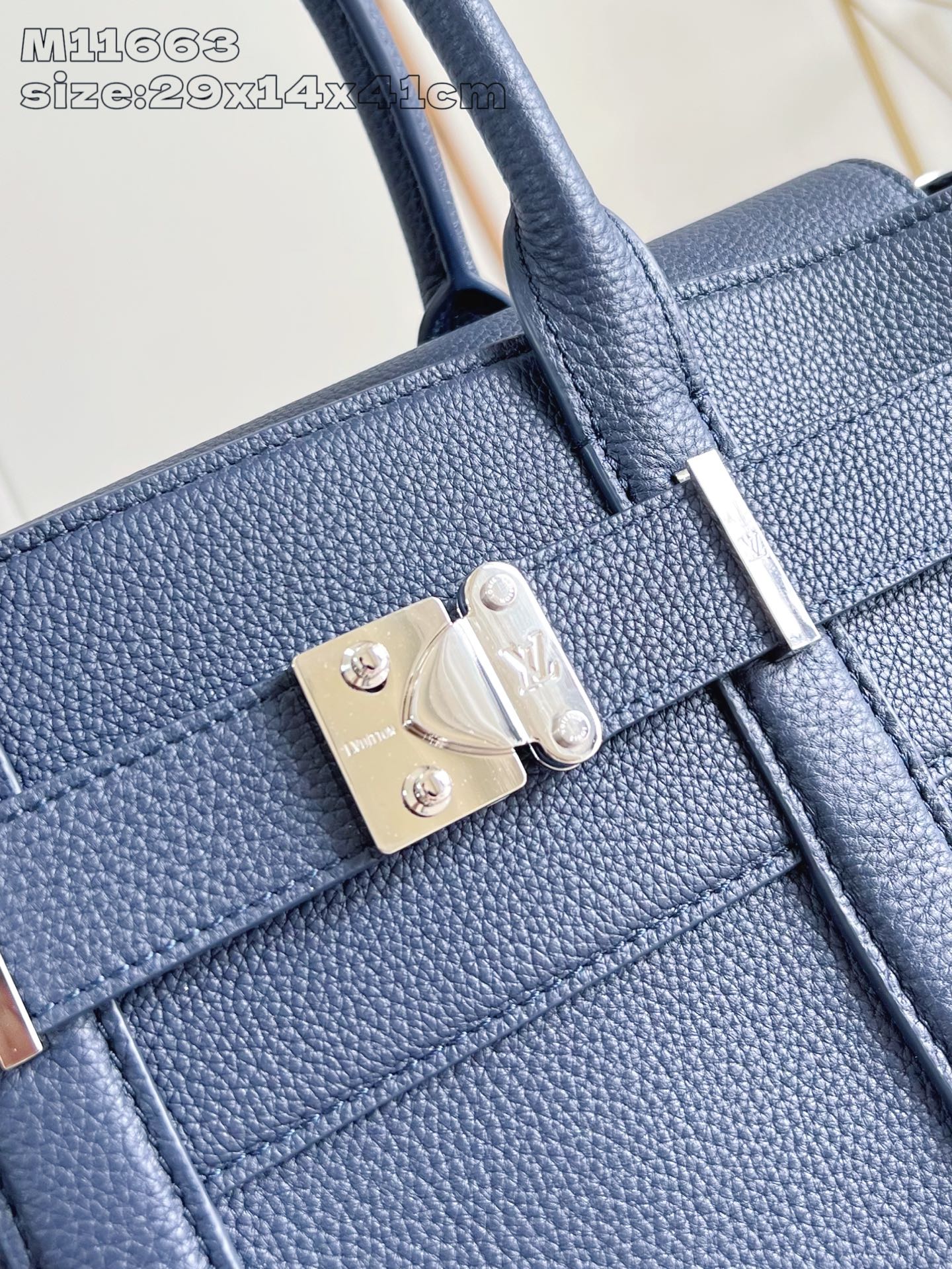 【顶级原单 M11663宝蓝 】本款 Georges Tote 手袋以路易威登创始人之子命名，依托品牌精