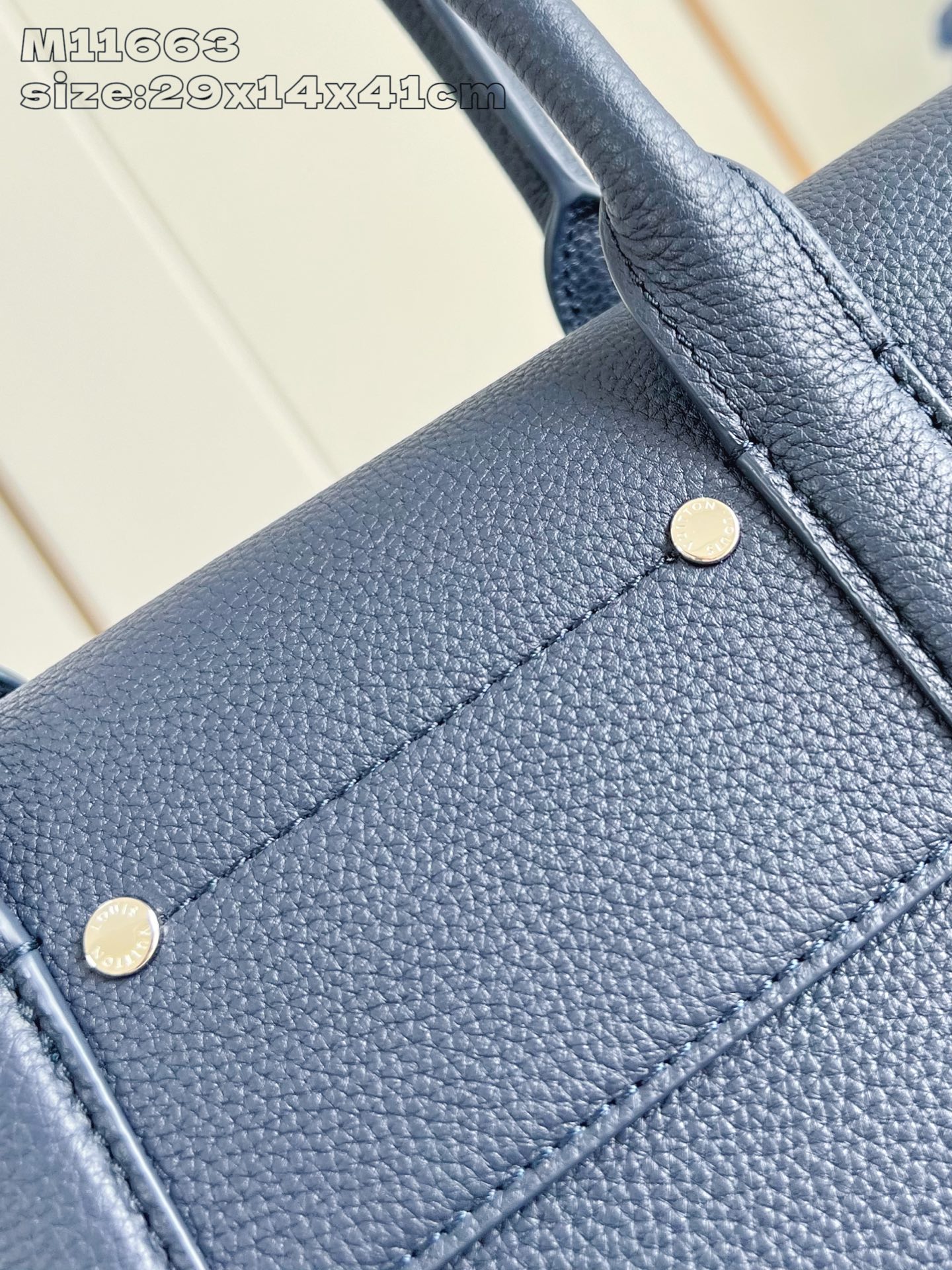 【顶级原单 M11663宝蓝 】本款 Georges Tote 手袋以路易威登创始人之子命名，依托品牌精