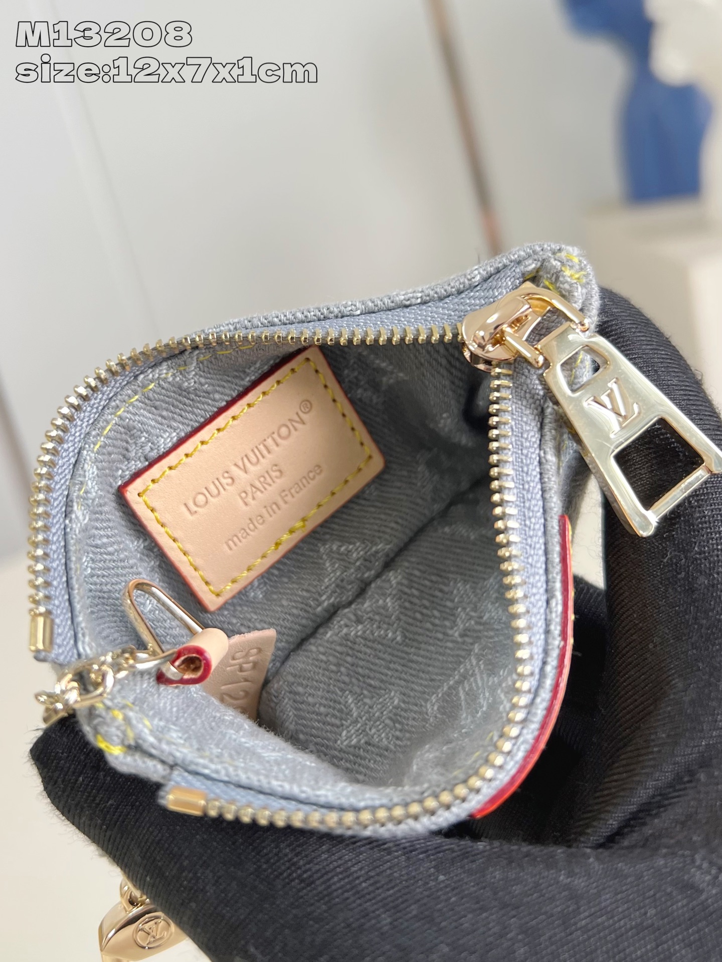 【顶级原单 M13208灰 】路易威登這款Monogram Denim系列钥匙零錢包採用來季主打的洗水粉