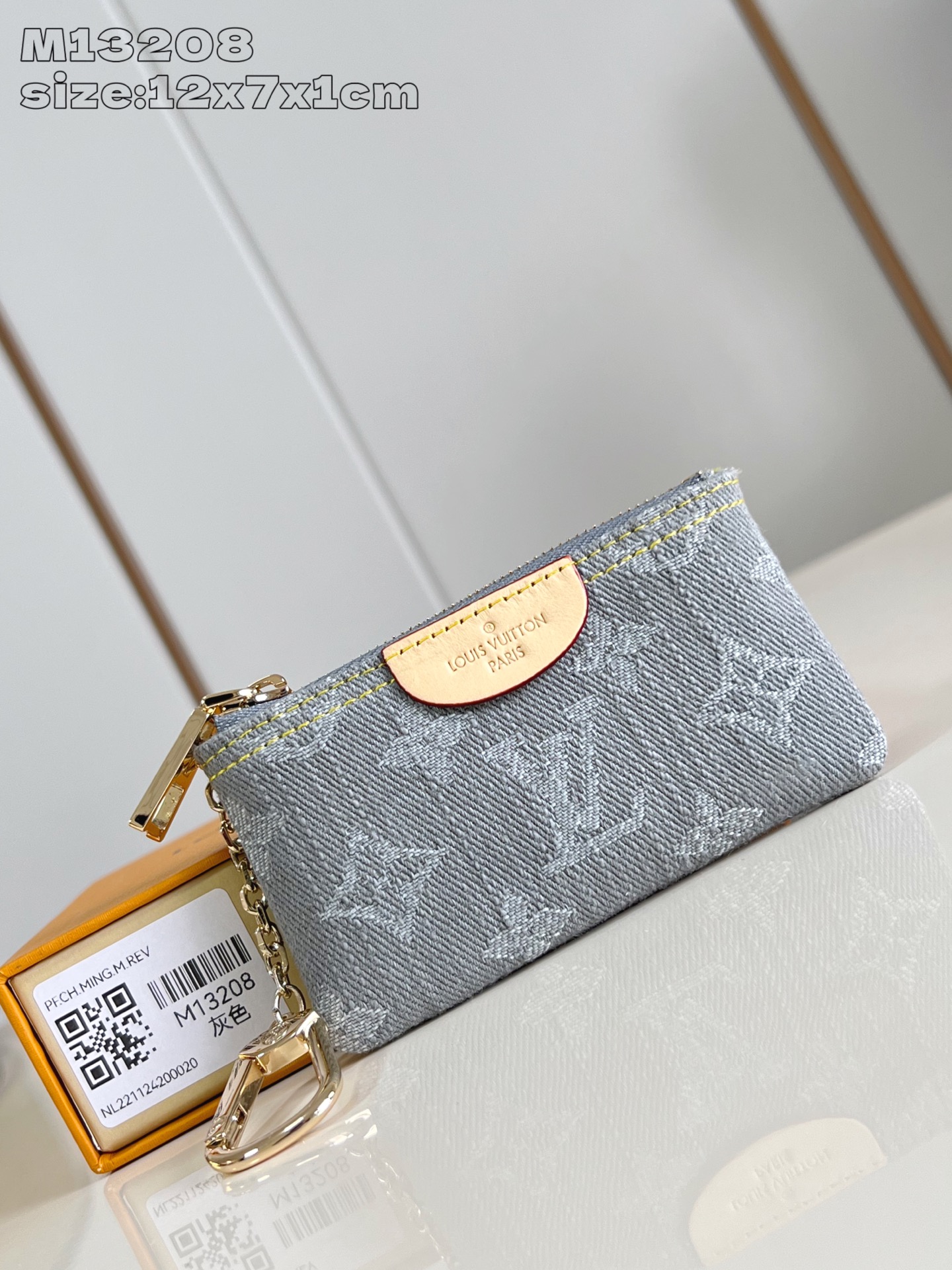 【顶级原单 M13208灰 】路易威登這款Monogram Denim系列钥匙零錢包採用來季主打的洗水粉