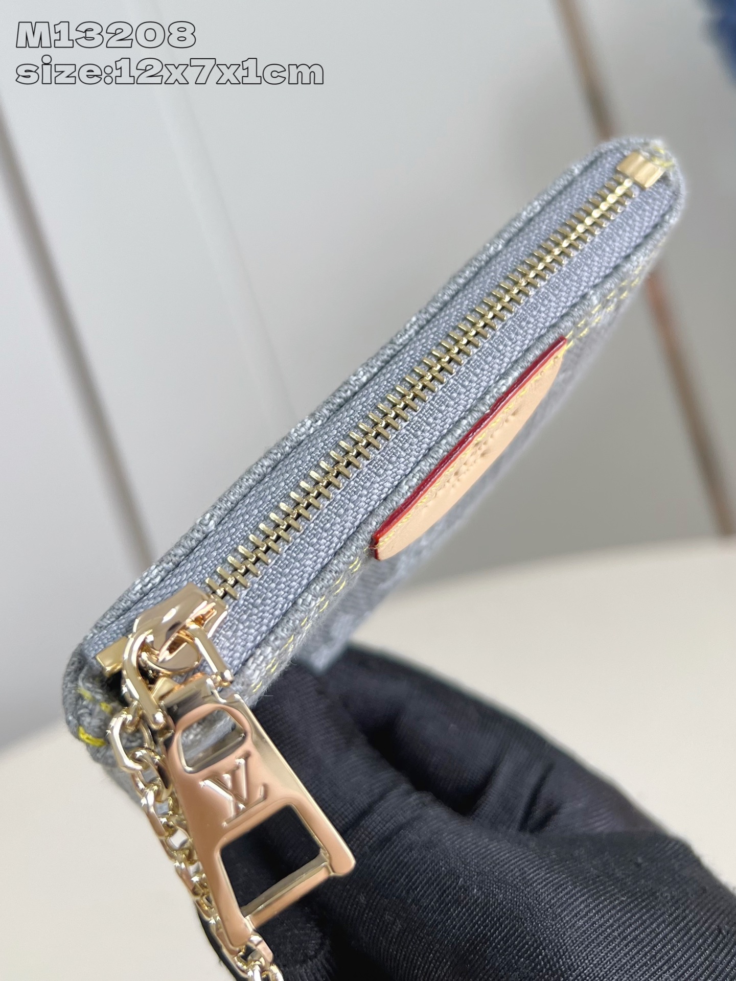 【顶级原单 M13208灰 】路易威登這款Monogram Denim系列钥匙零錢包採用來季主打的洗水粉