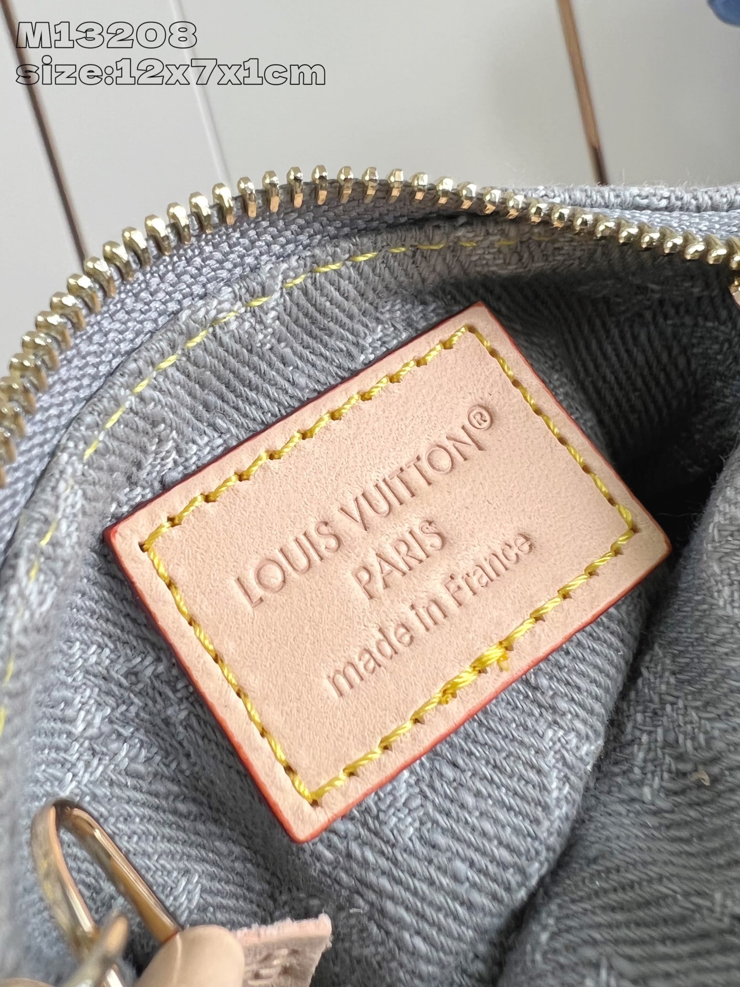【顶级原单 M13208灰 】路易威登這款Monogram Denim系列钥匙零錢包採用來季主打的洗水粉