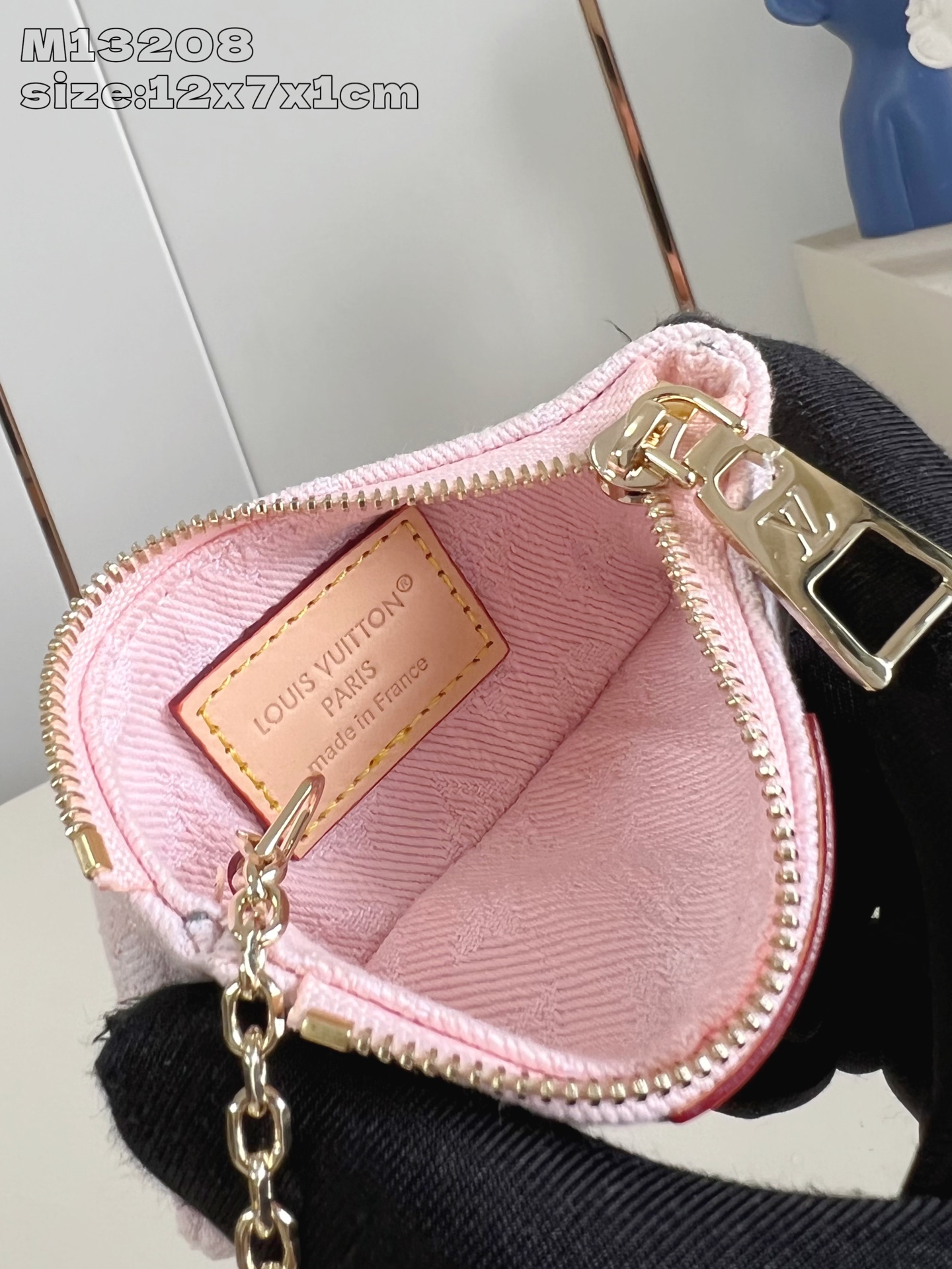 【顶级原单 M13208粉 】路易威登這款Monogram Denim系列钥匙零錢包採用來季主打的洗水粉
