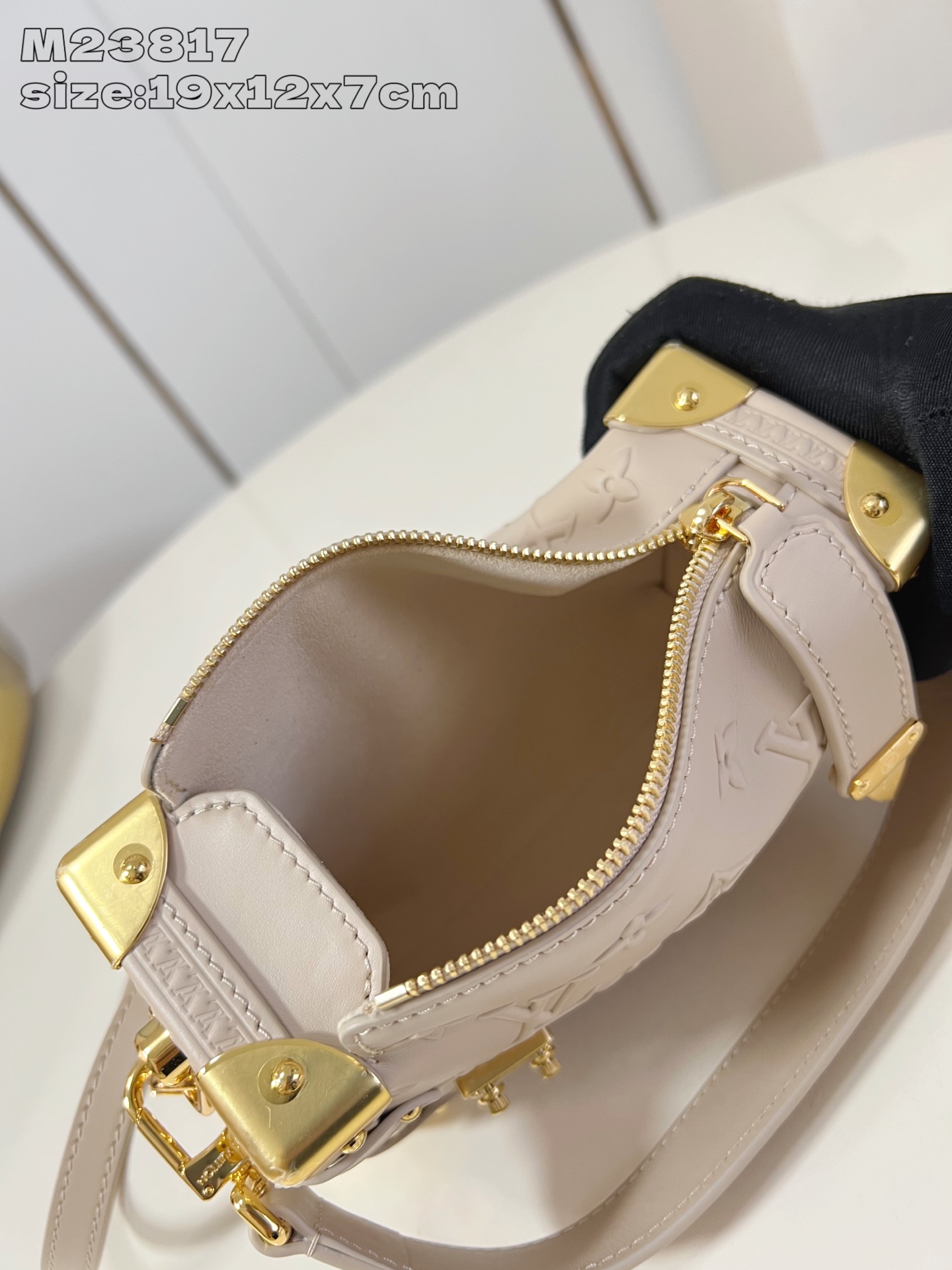 【顶级原单 M23817卡其压花 】M14571 這款Monogram Bold系列Side Trunk