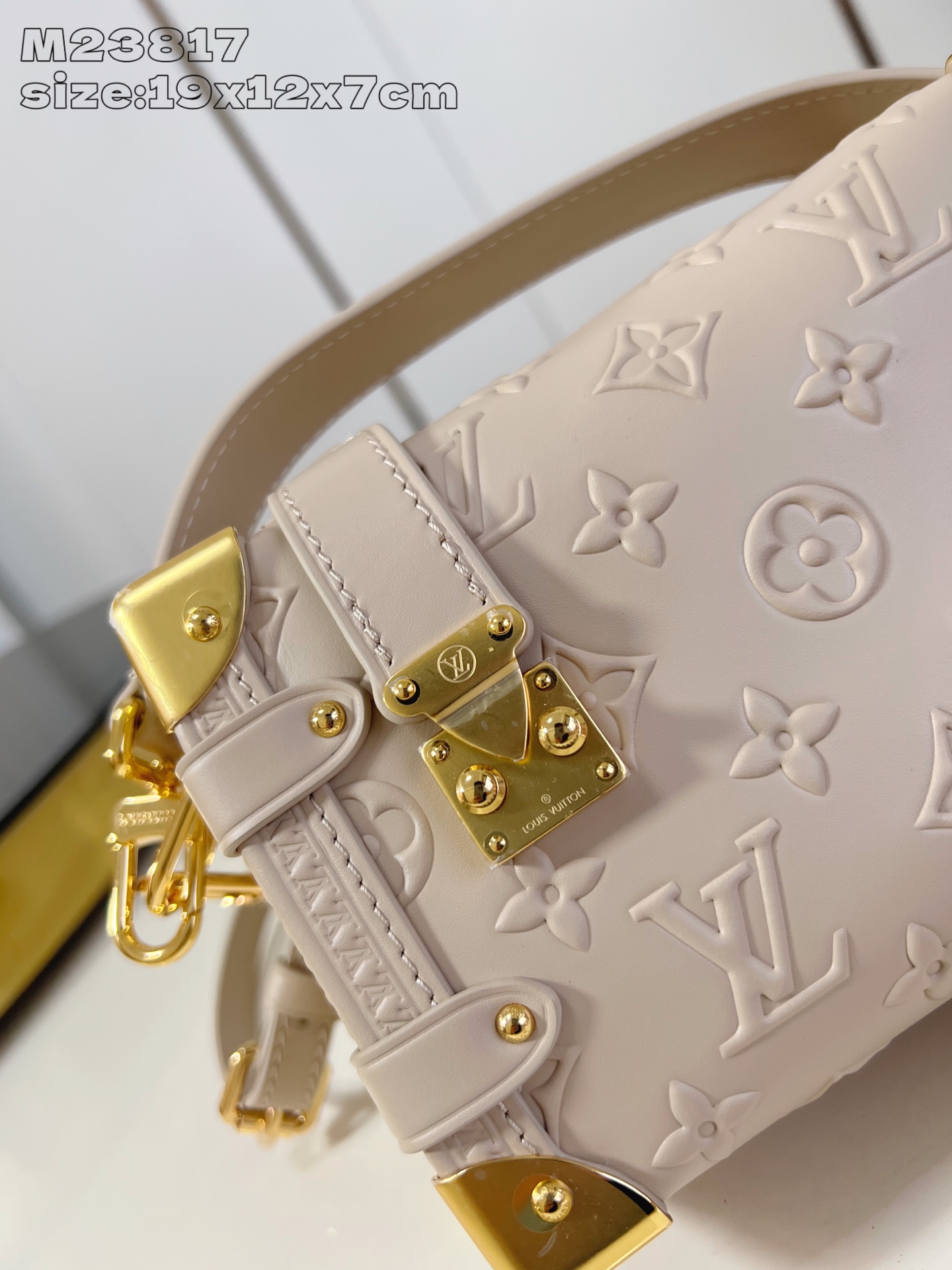 【顶级原单 M23817卡其压花 】M14571 這款Monogram Bold系列Side Trunk