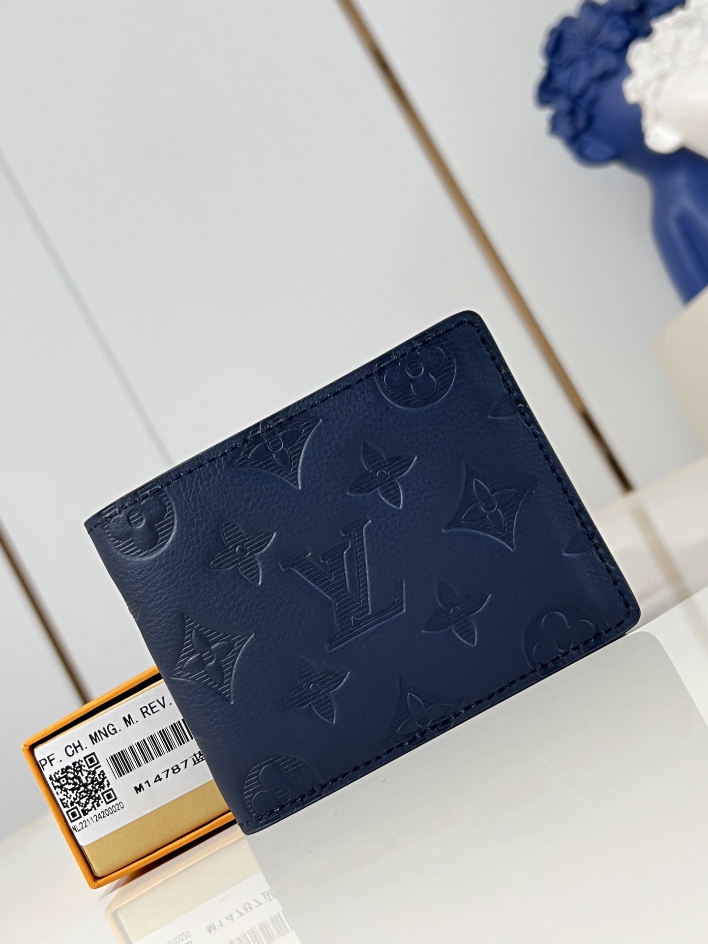 【顶级原单 M14787深蓝 】Multiple 钱包采用 Monogram 帆布制造，设有多个口袋，可