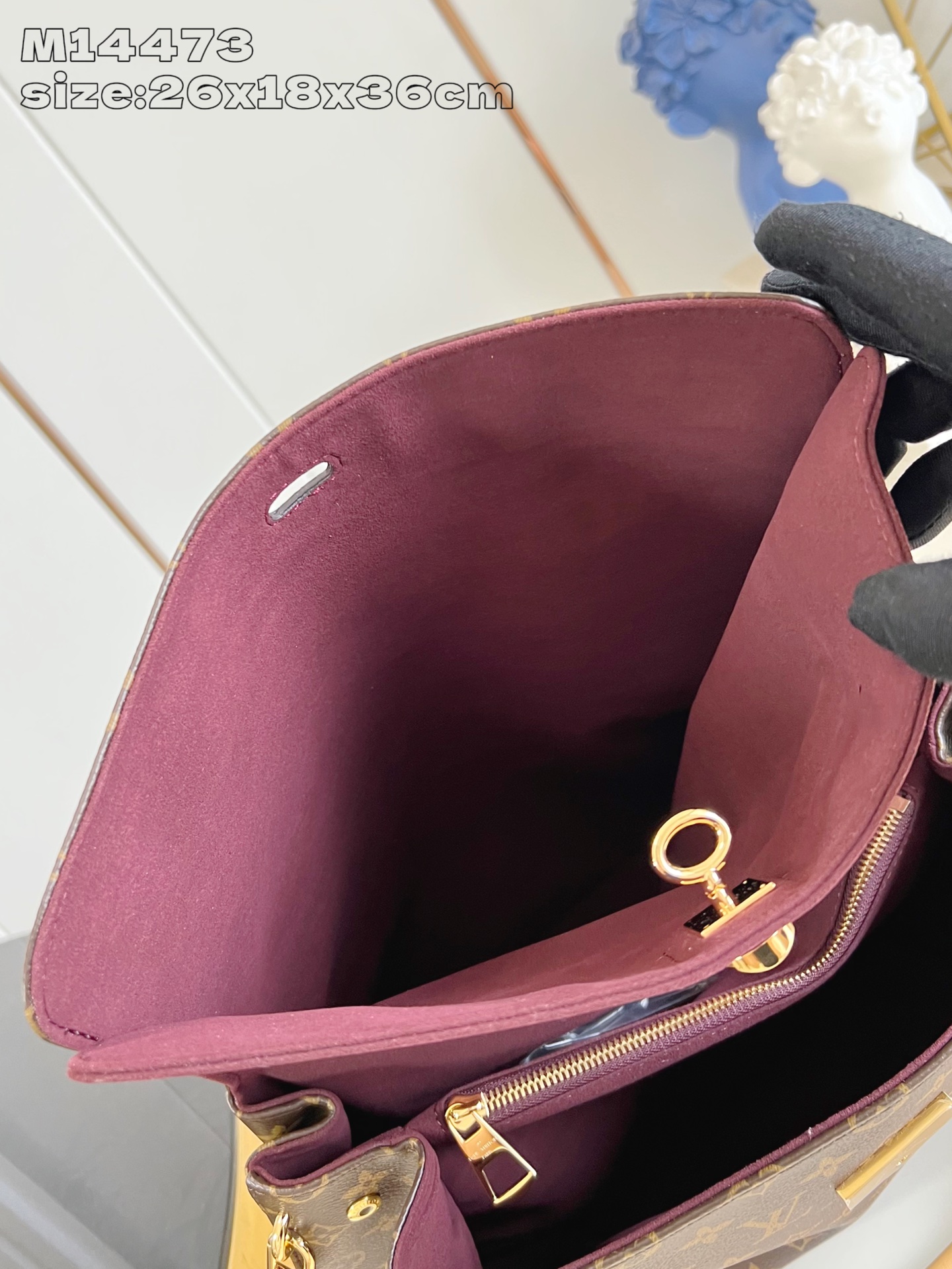 【顶级原单 M14473 】Hide Away 手袋取材 Monogram 涂层帆布，将利落线条与品牌传