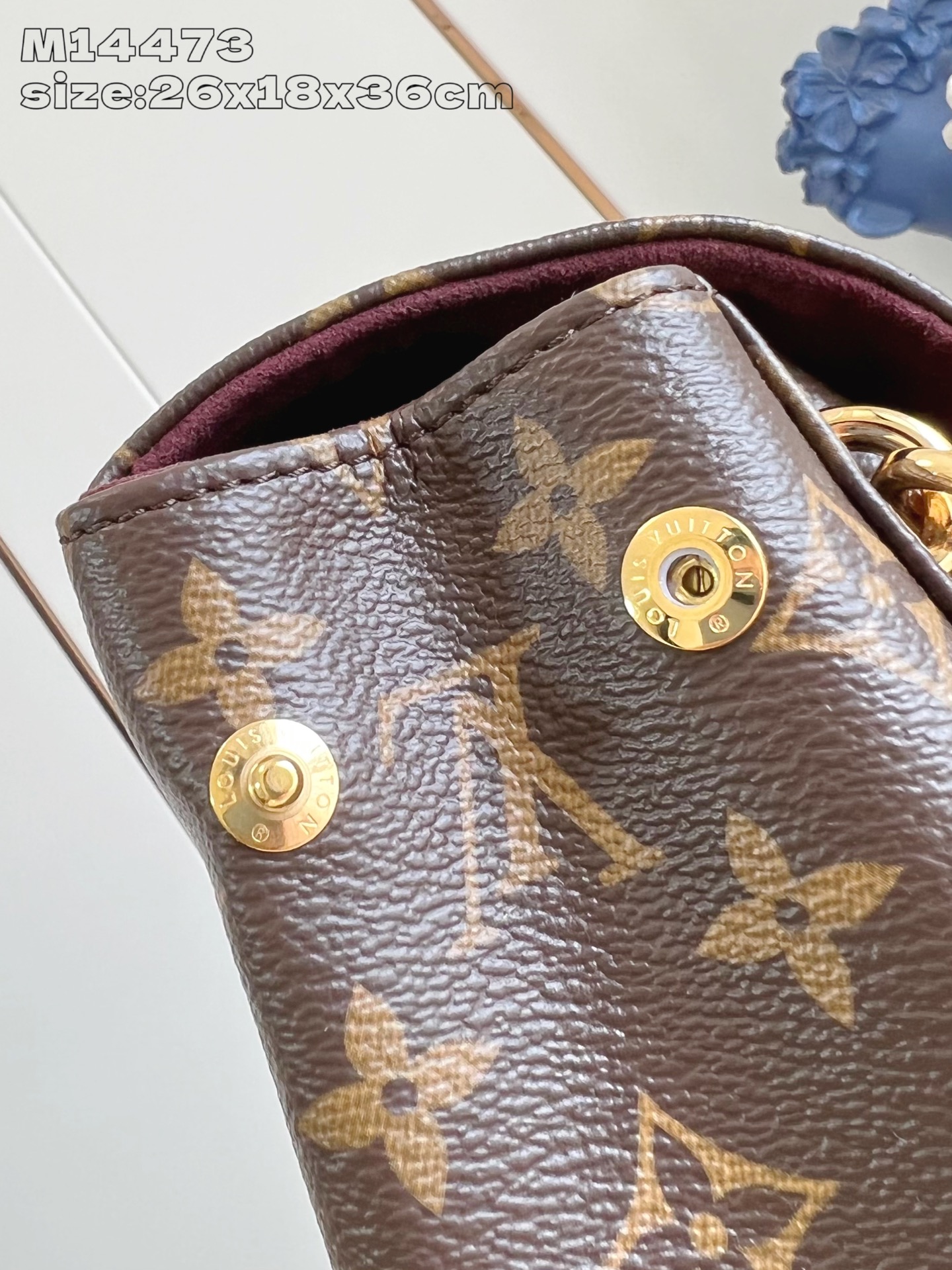 【顶级原单 M14473 】Hide Away 手袋取材 Monogram 涂层帆布，将利落线条与品牌传