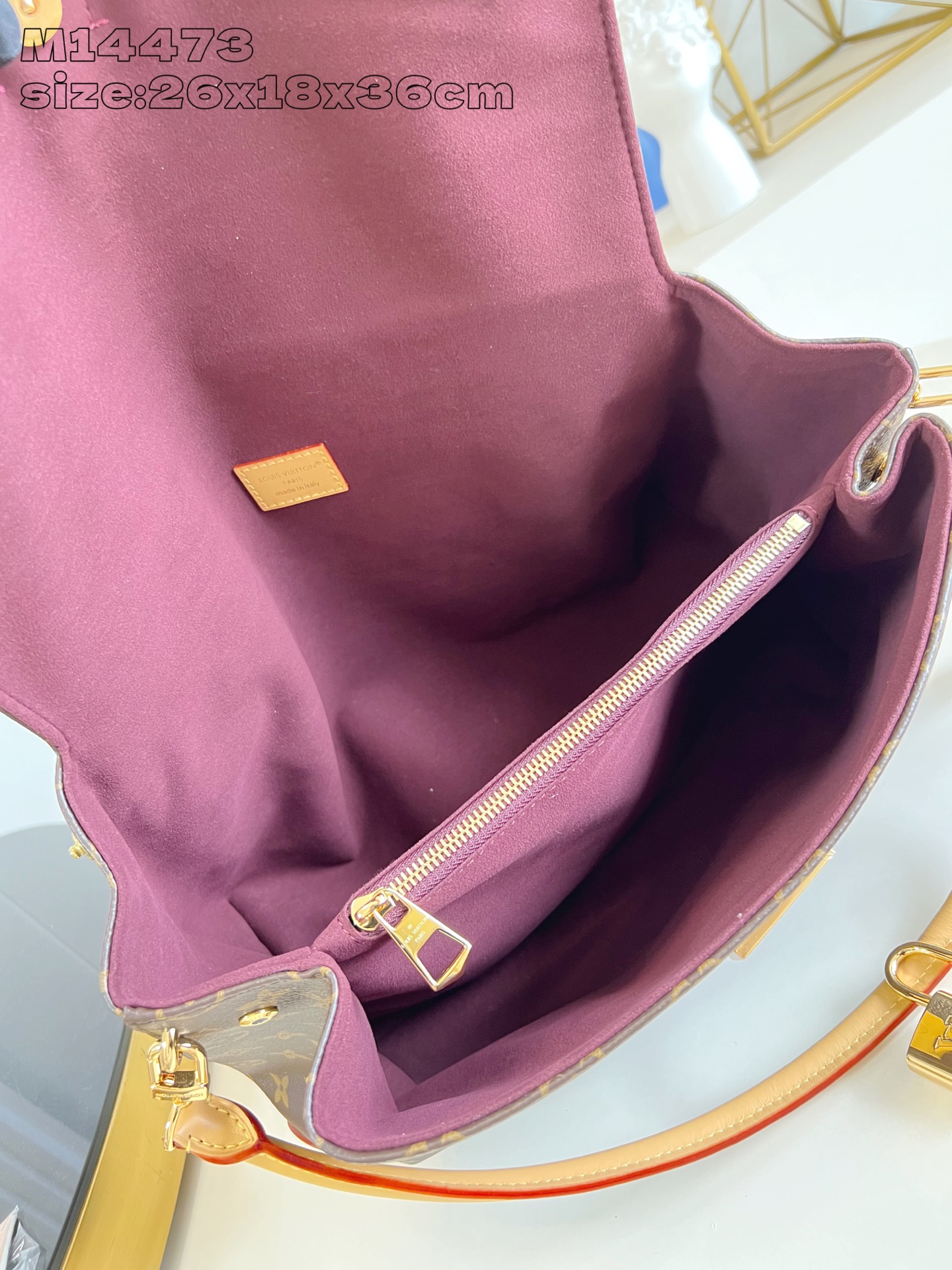 【顶级原单 M14473 】Hide Away 手袋取材 Monogram 涂层帆布，将利落线条与品牌传