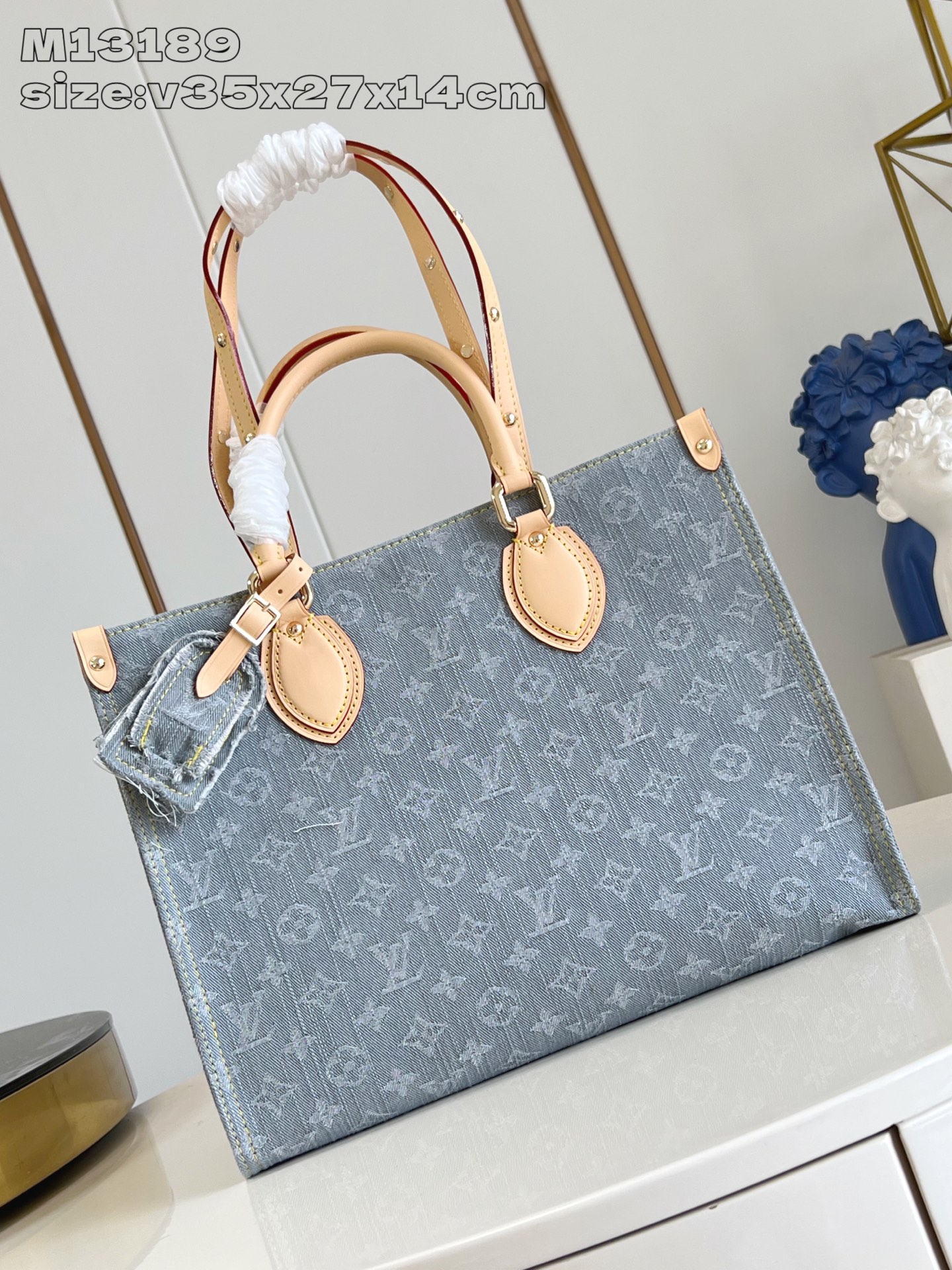 【顶级原单 M13189 】來自2005年的經典Monogram Denim圖案今季在這款OnTheGo