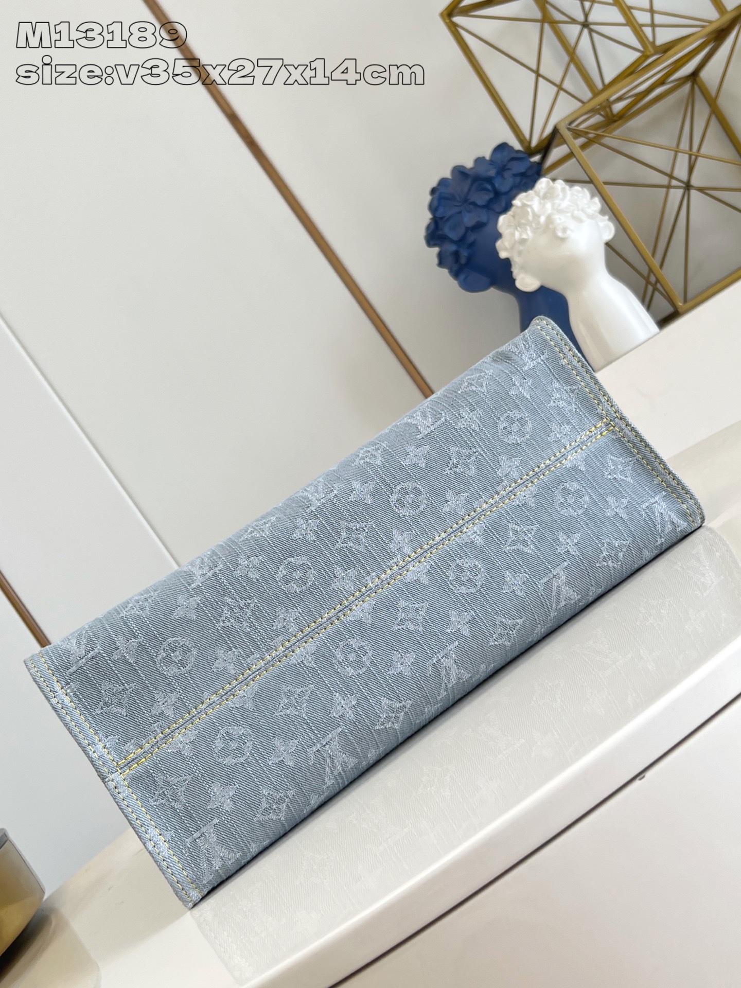 【顶级原单 M13189 】來自2005年的經典Monogram Denim圖案今季在這款OnTheGo