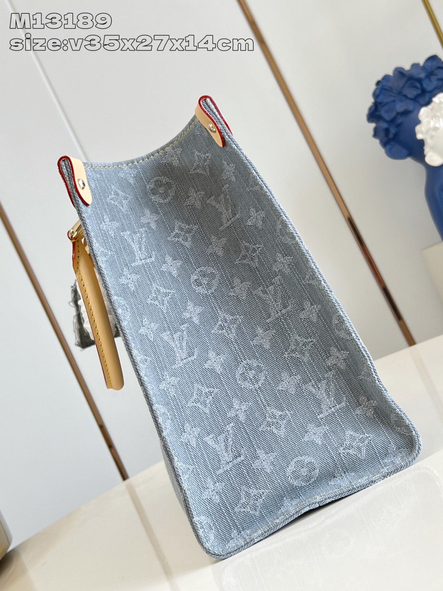 【顶级原单 M13189 】來自2005年的經典Monogram Denim圖案今季在這款OnTheGo