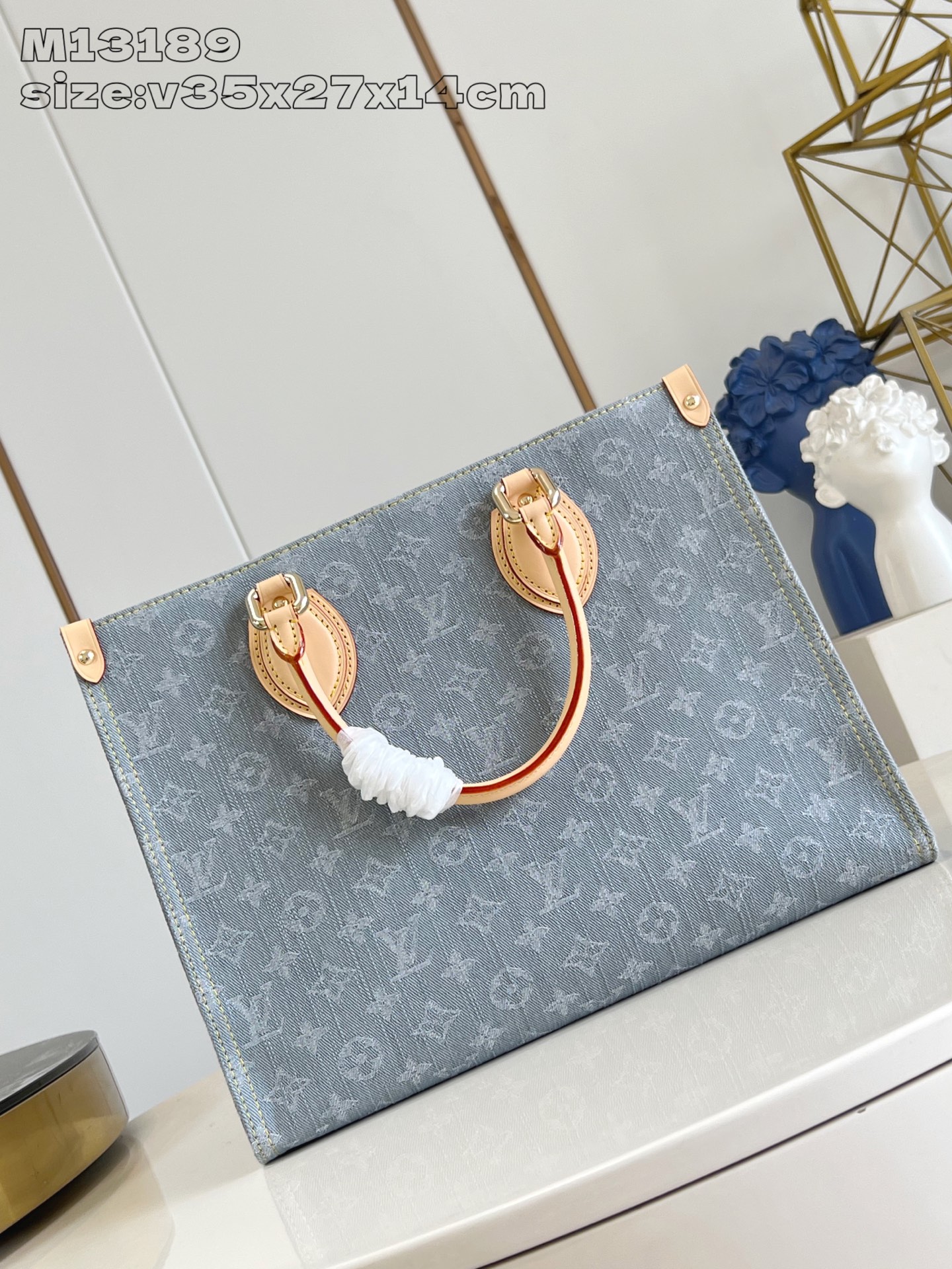 【顶级原单 M13189 】來自2005年的經典Monogram Denim圖案今季在這款OnTheGo