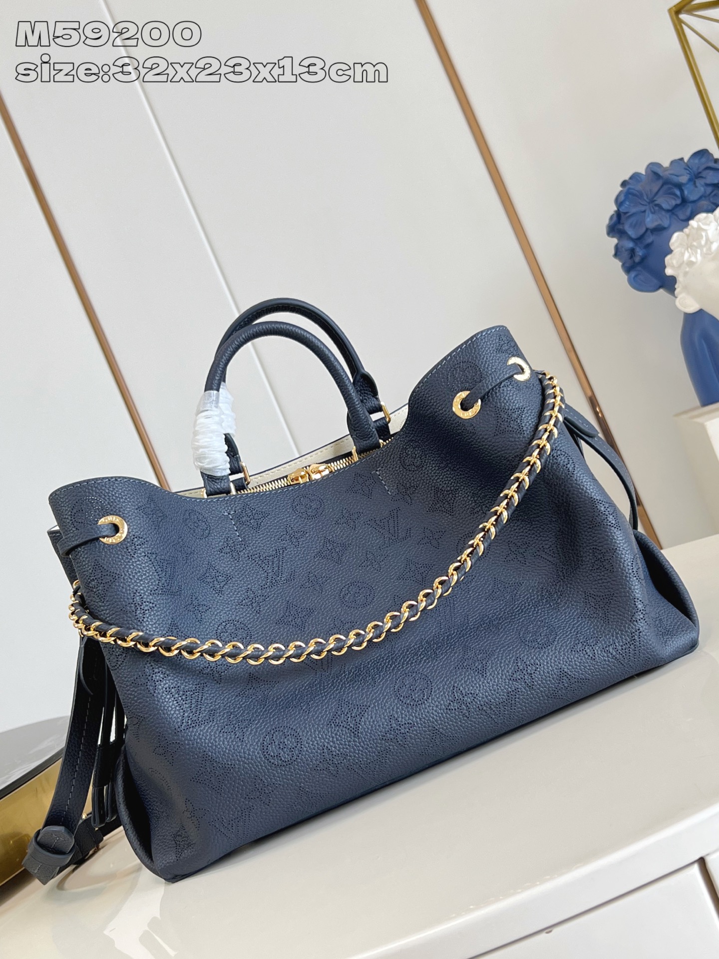 【顶级原单 M59200深蓝 】M14316 本款 Bella Tote 手袋取材品牌标志性镂花穿孔皮革