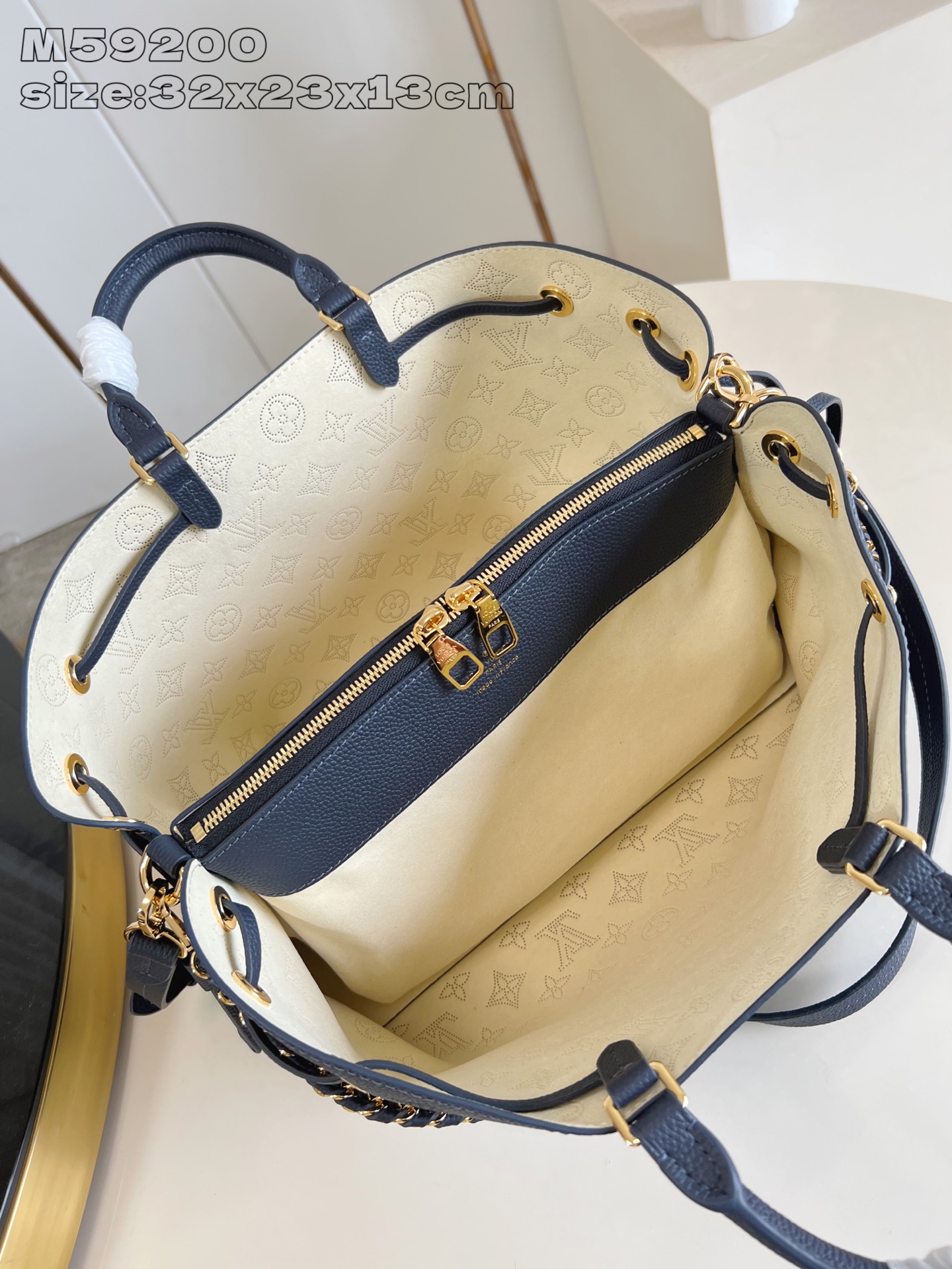 【顶级原单 M59200深蓝 】M14316 本款 Bella Tote 手袋取材品牌标志性镂花穿孔皮革