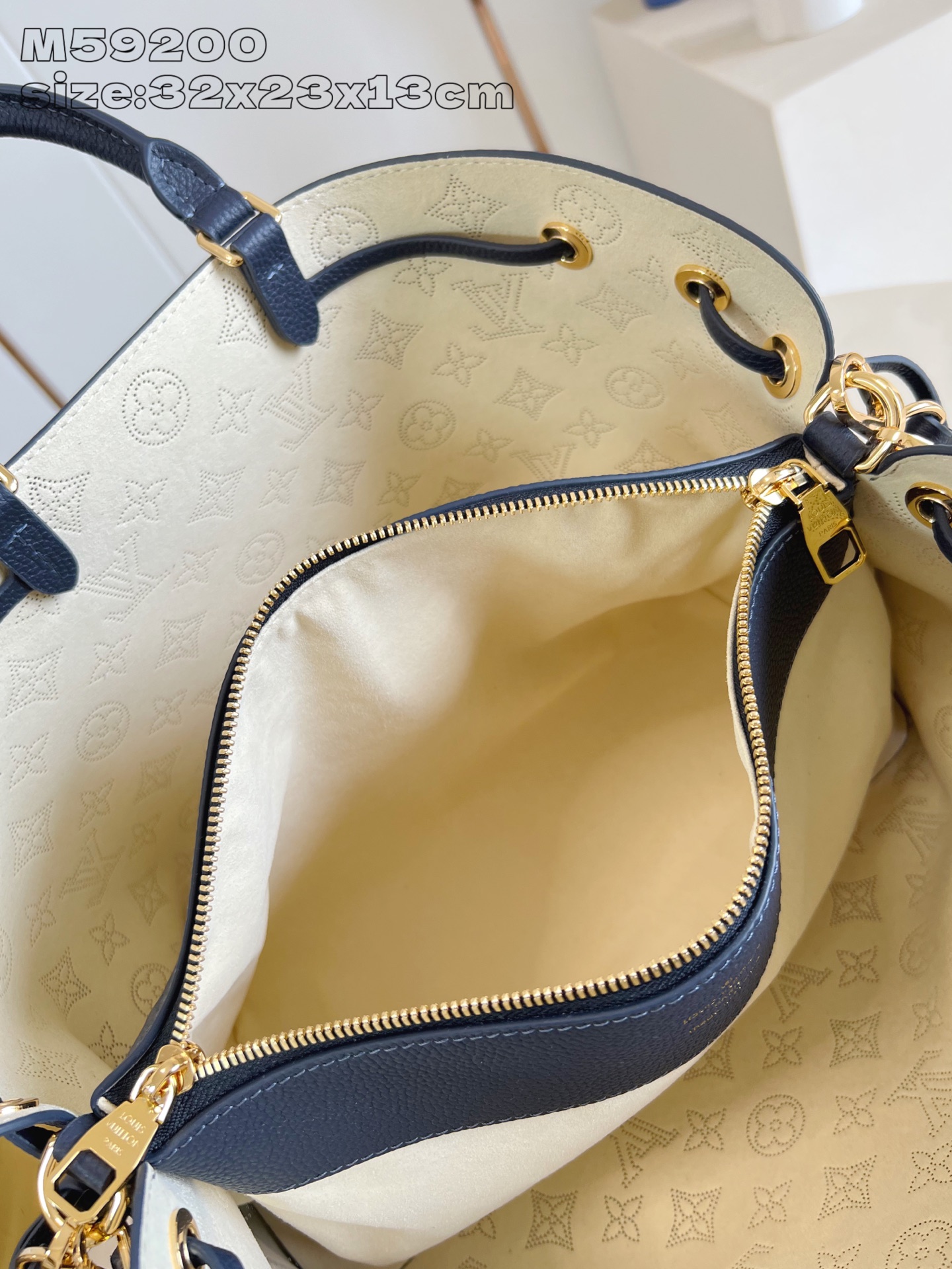 【顶级原单 M59200深蓝 】M14316 本款 Bella Tote 手袋取材品牌标志性镂花穿孔皮革
