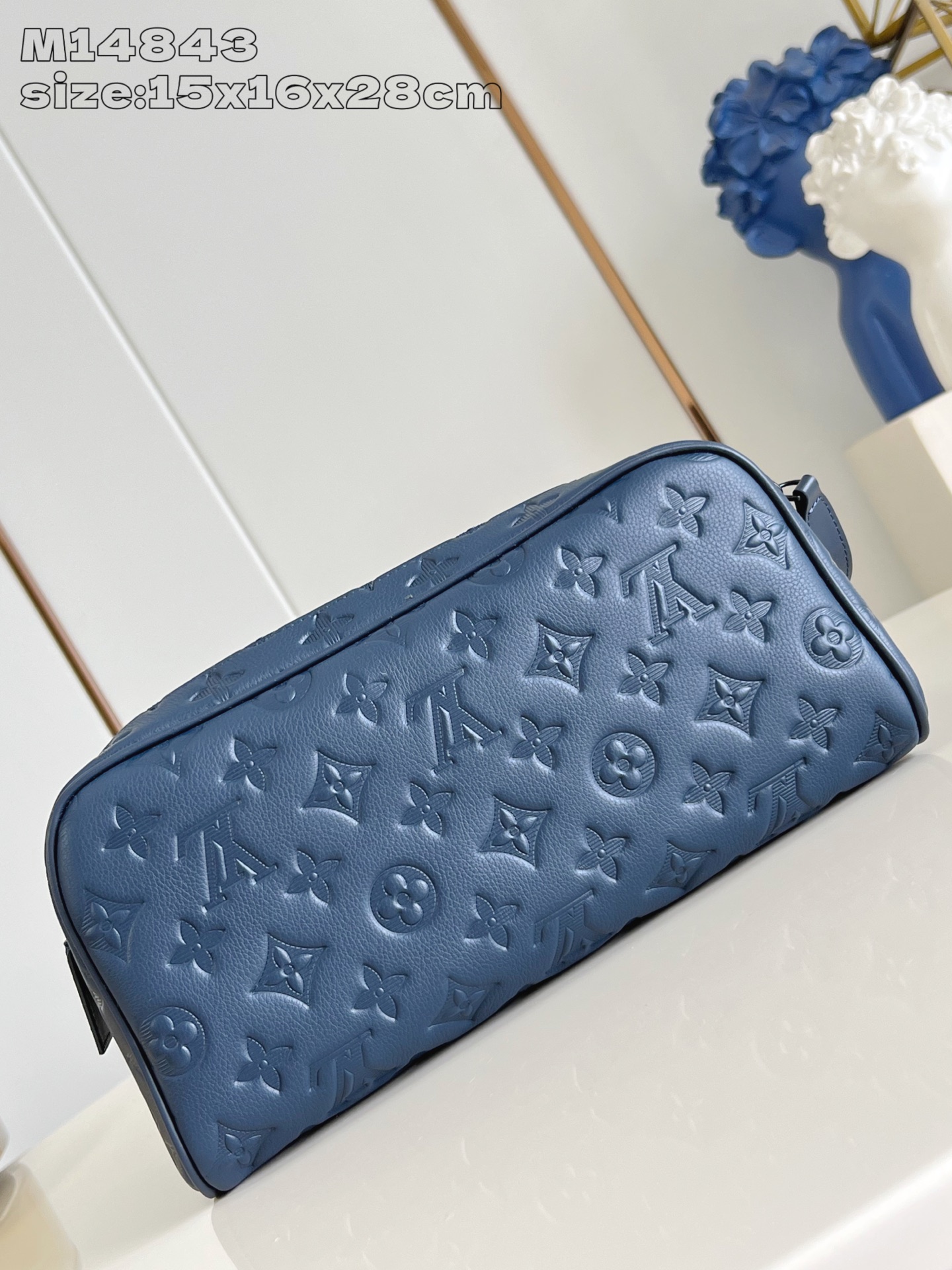 【顶级原单 M14843 】本款 Dopp Kit 盥洗袋选用 Monogram Shadow 压纹牛皮