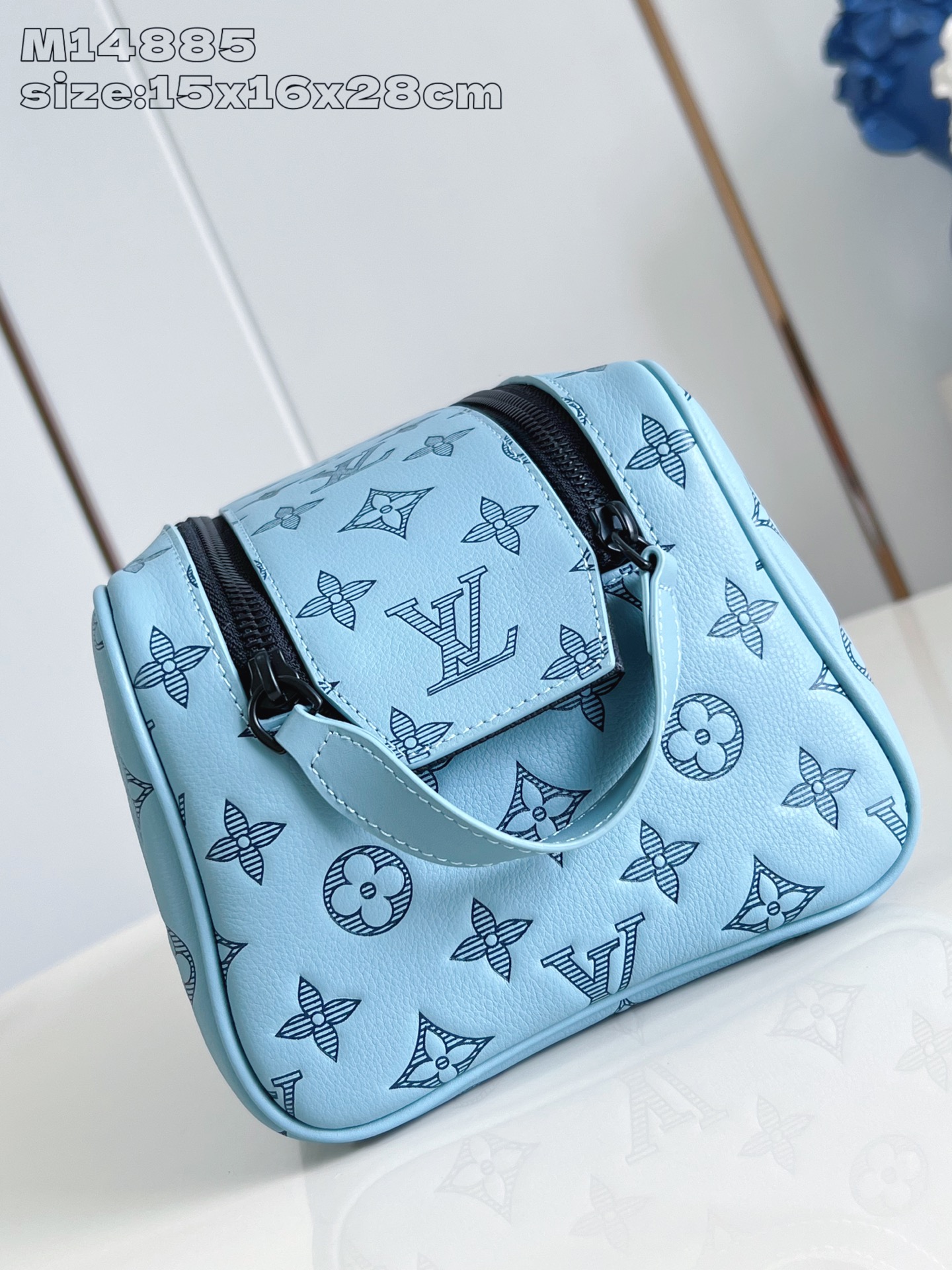 【顶级原单 M14885蓝  】本款 Dopp Kit 盥洗袋选用 Monogram Shadow 压纹