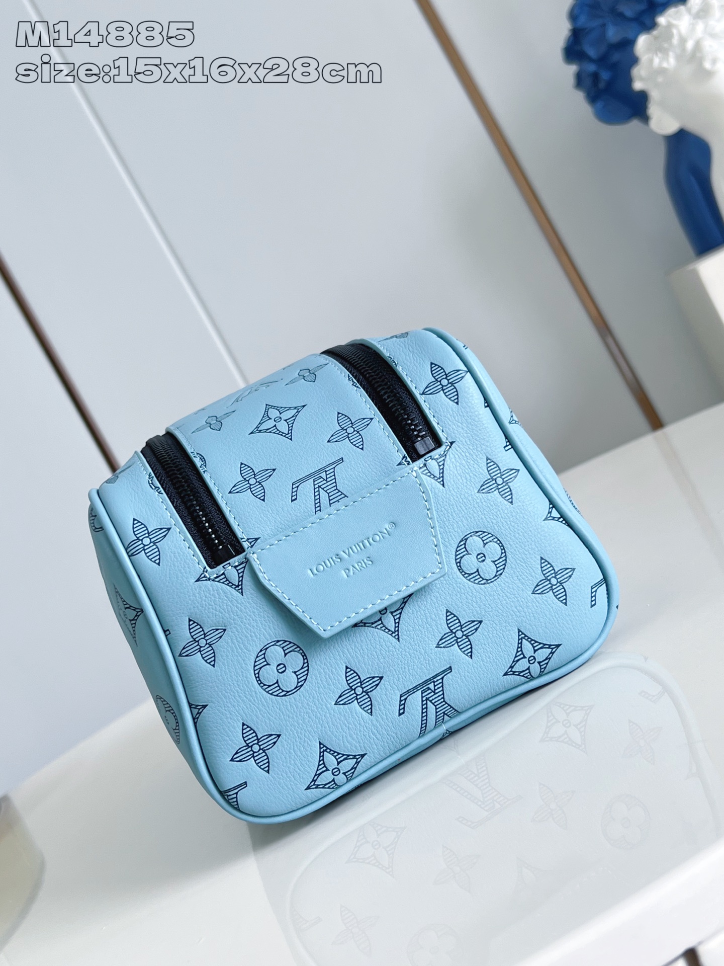 【顶级原单 M14885蓝  】本款 Dopp Kit 盥洗袋选用 Monogram Shadow 压纹