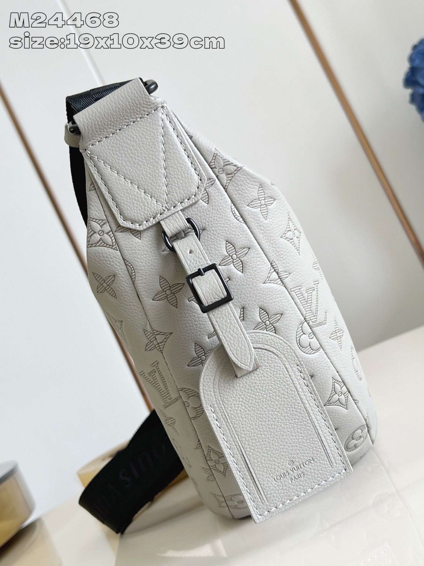 【顶级原单 M24468灰 】本款 Hobo Hamac 手袋选用 Monogram Shadow 压纹